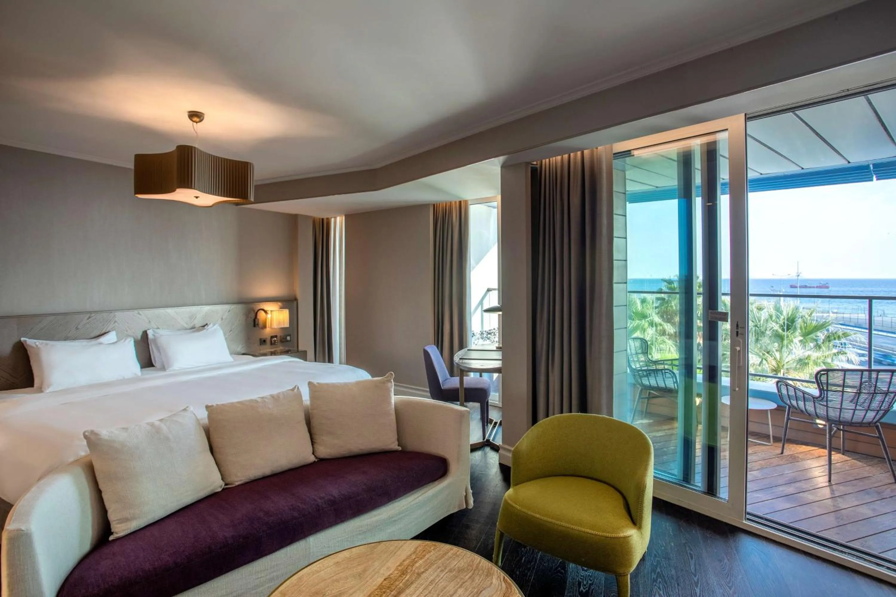 Photo of the whole room, Bed in Radisson Blu Hotel Istanbul Ottomare