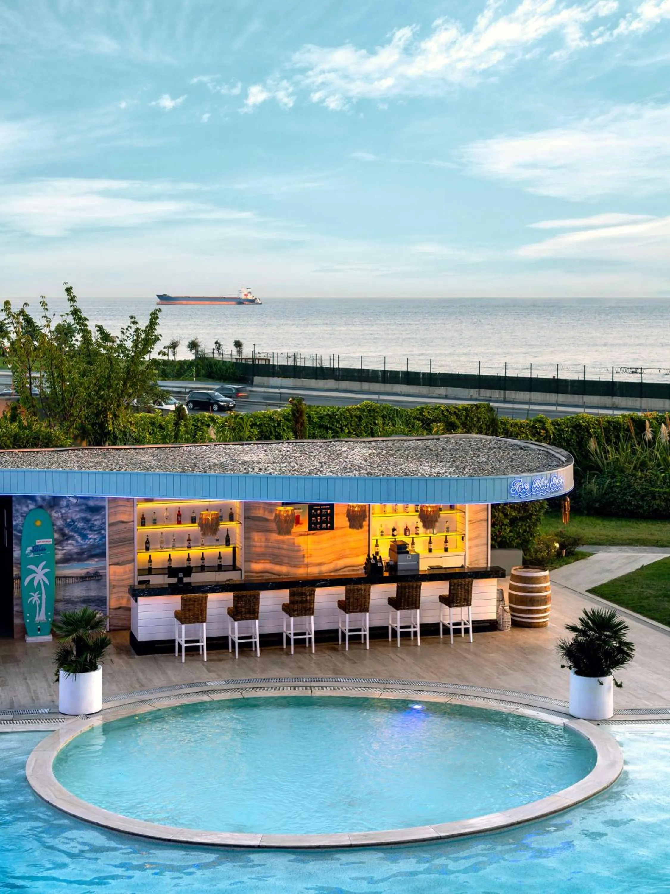 Lounge or bar in Radisson Blu Hotel Istanbul Ottomare