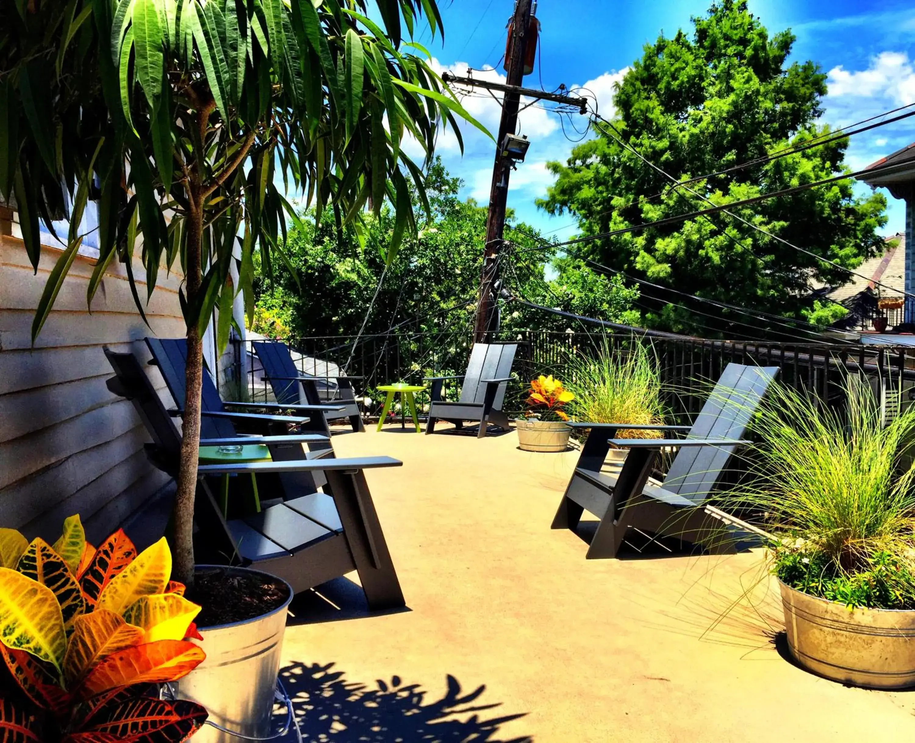 Deluxe Queen Suite in Royal Street Inn & Bar Deluxe Queen Suite in Royal Street Inn & Bar