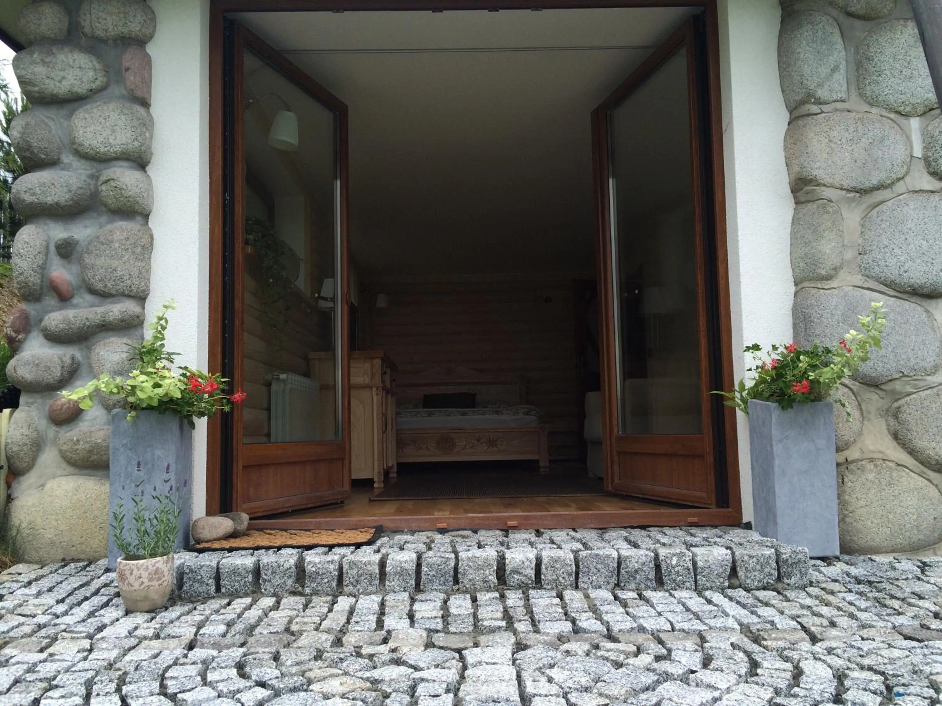 Patio in Siumno Izba B&B Brzegi