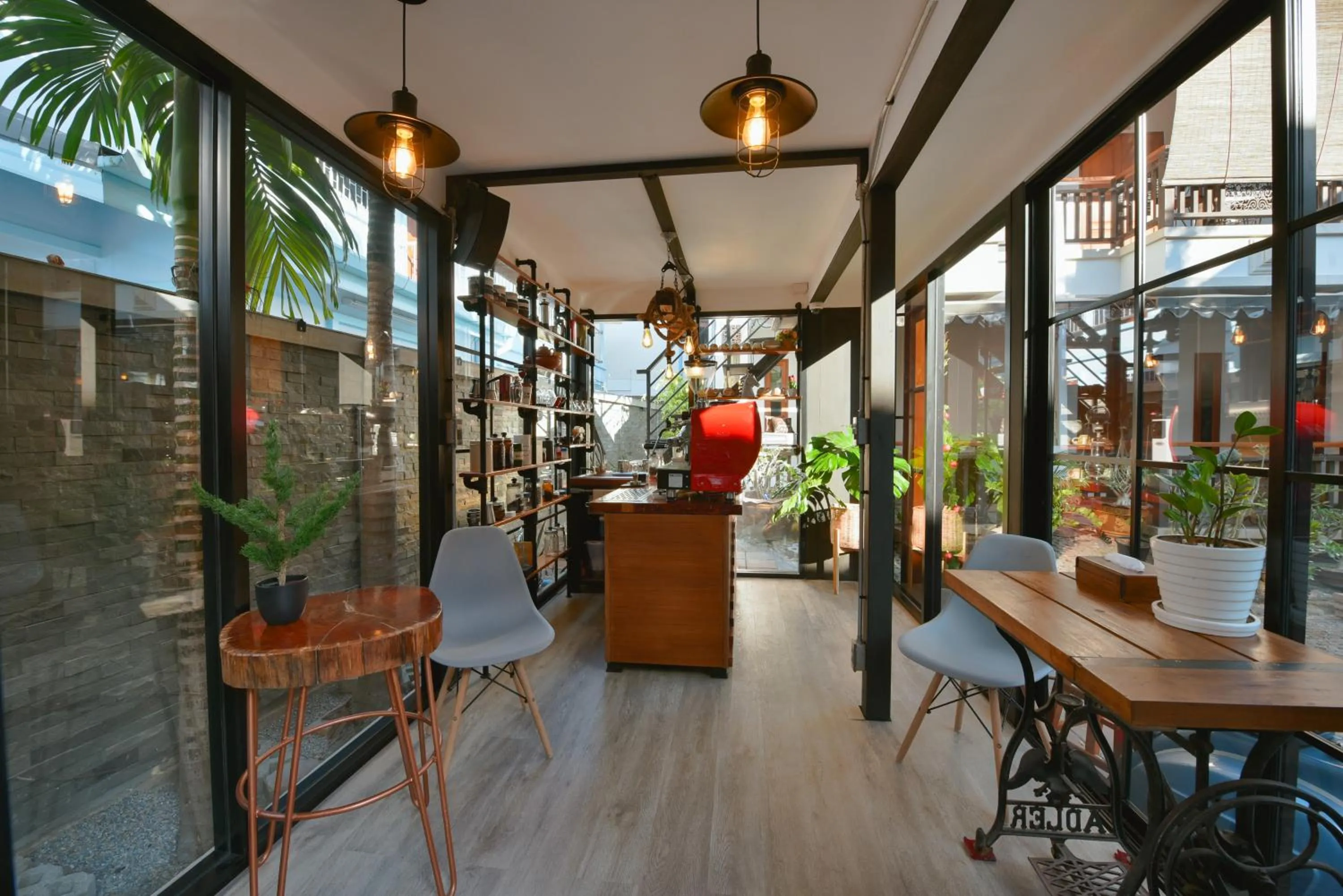 Coffee/tea facilities in Gordnuea Boutique House