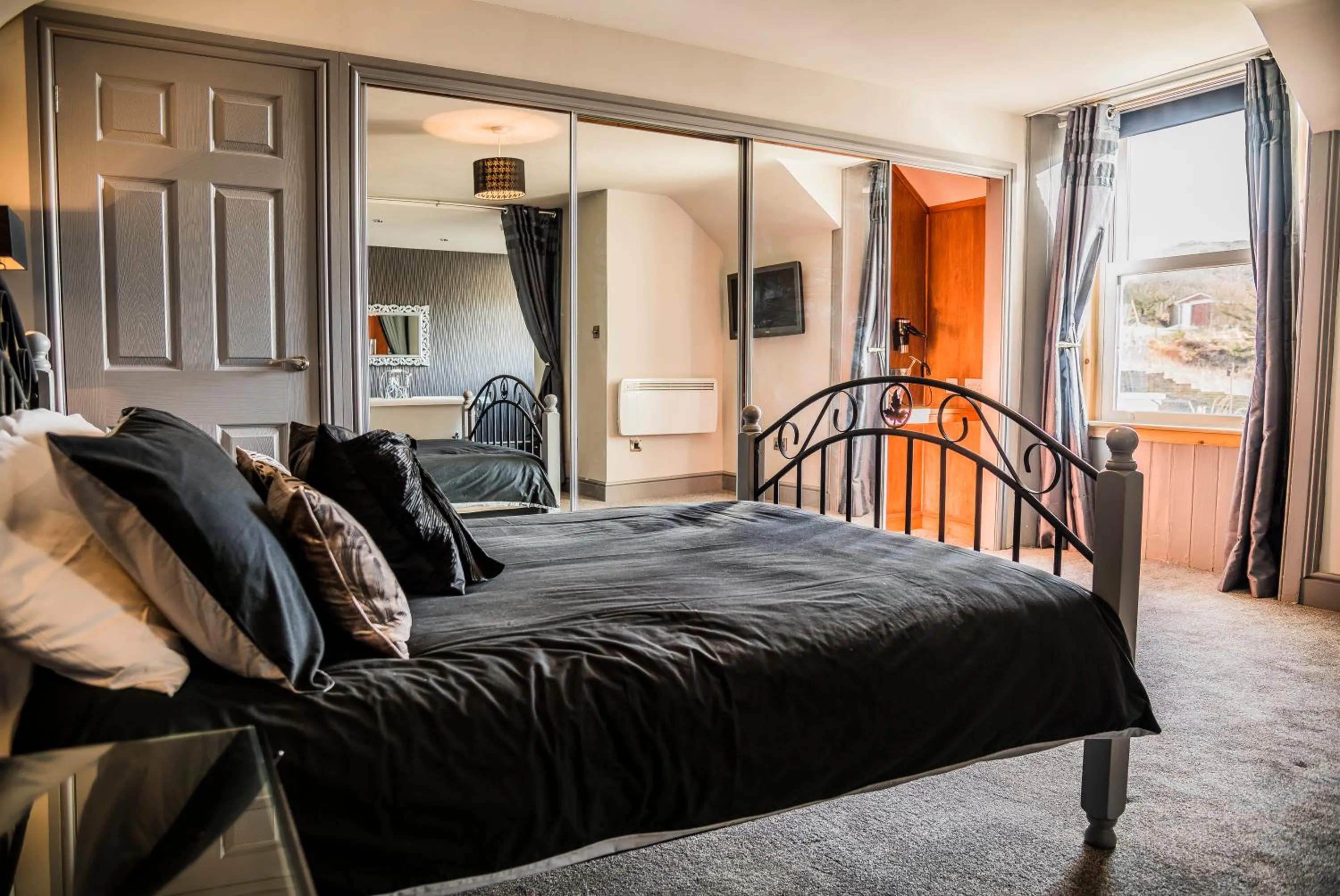 Photo of the whole room, Bed in Mount Stewart Hotel