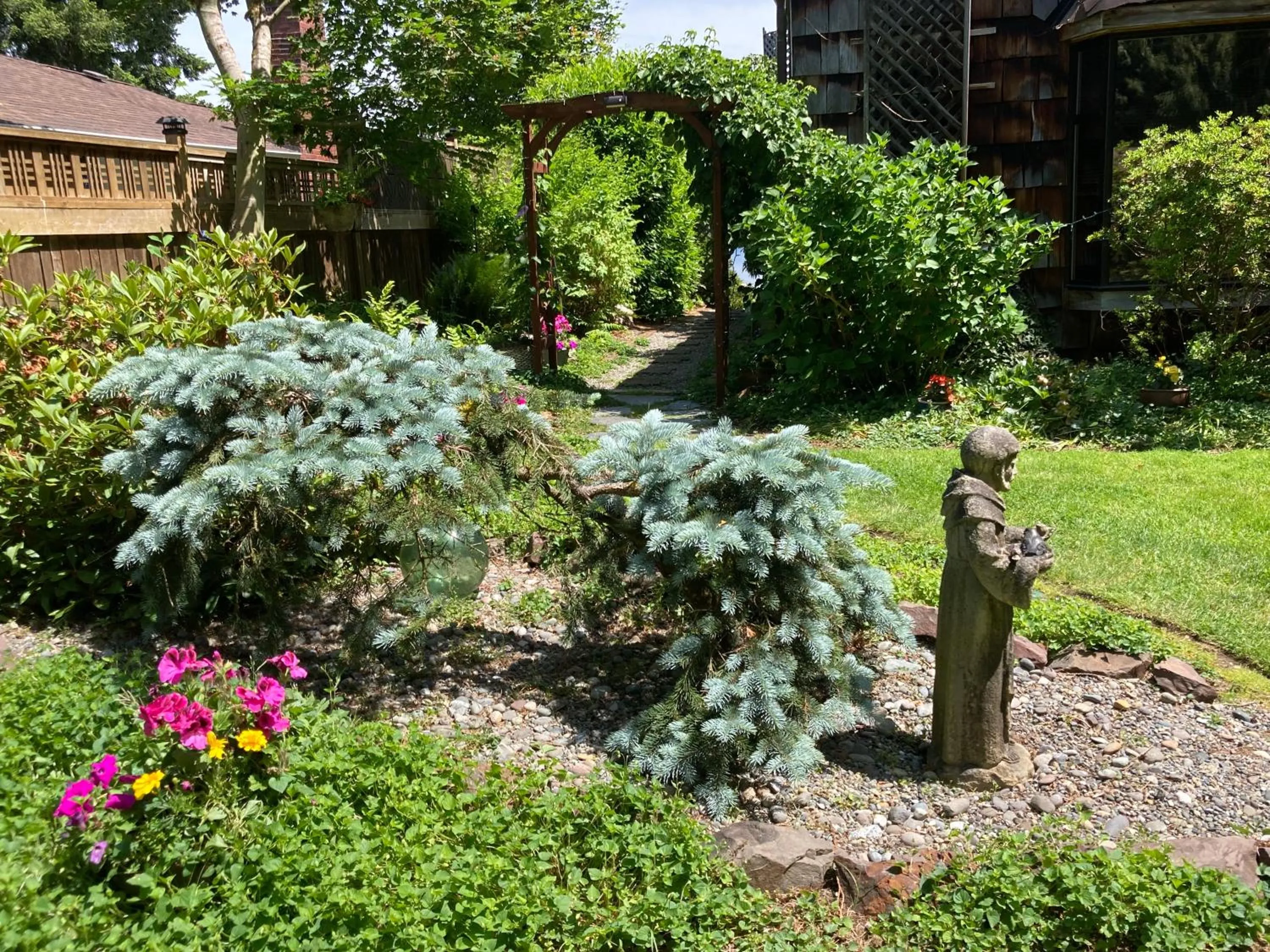 Garden view in Cottage Lake Bed and Breakfast