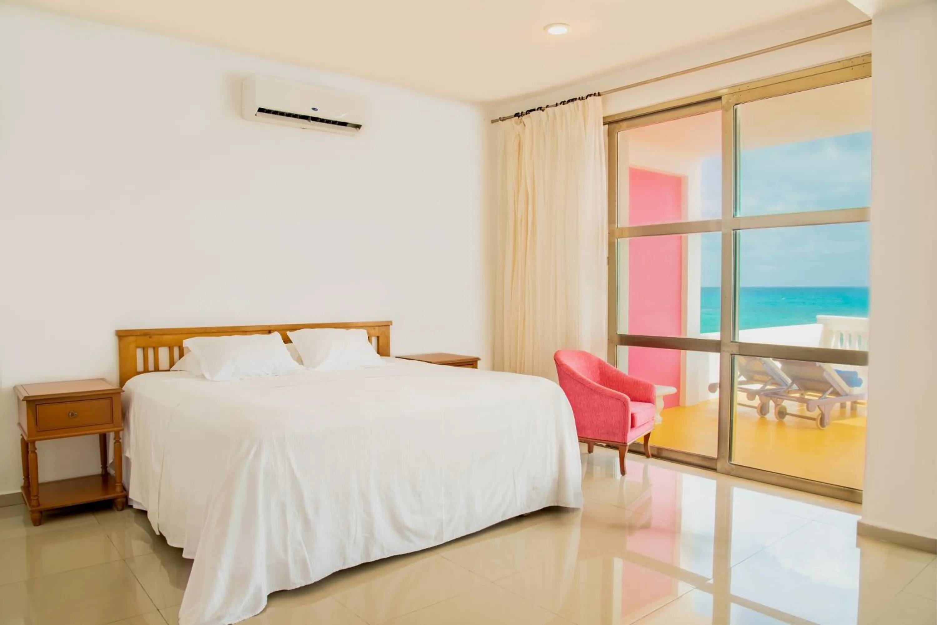 Bed in Villa Elena Isla Mujeres