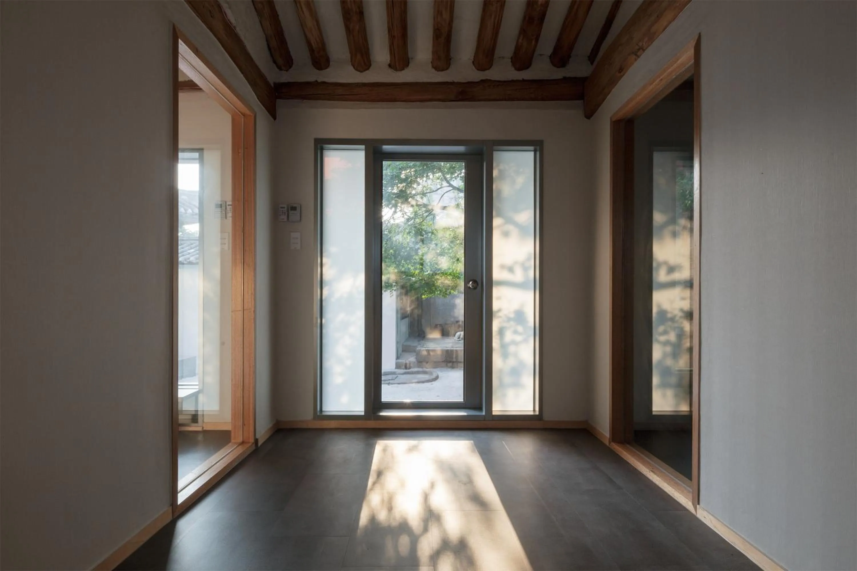 Side Hanok Residence