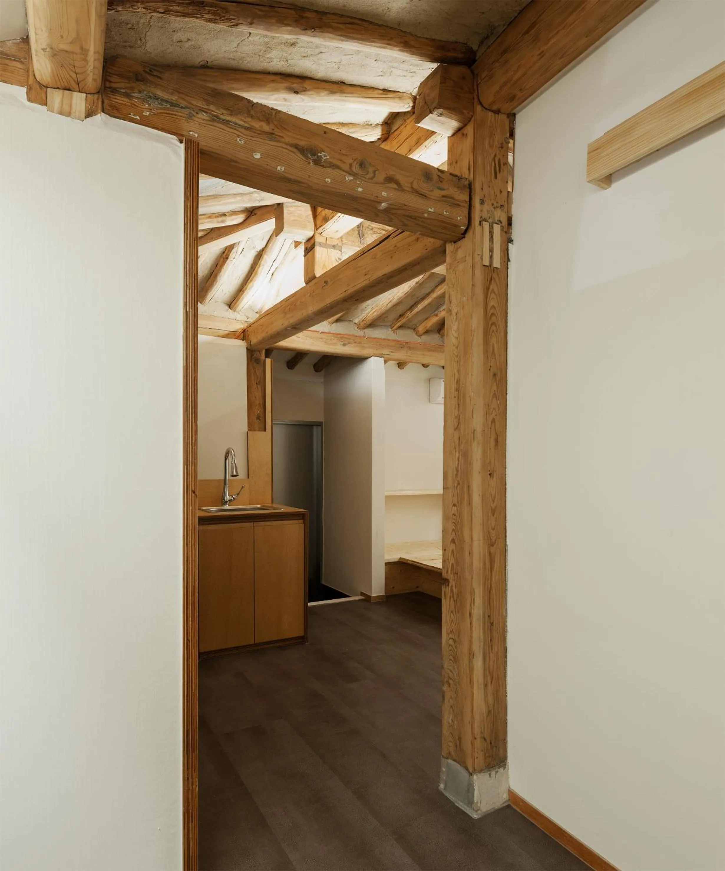 Side Hanok Residence