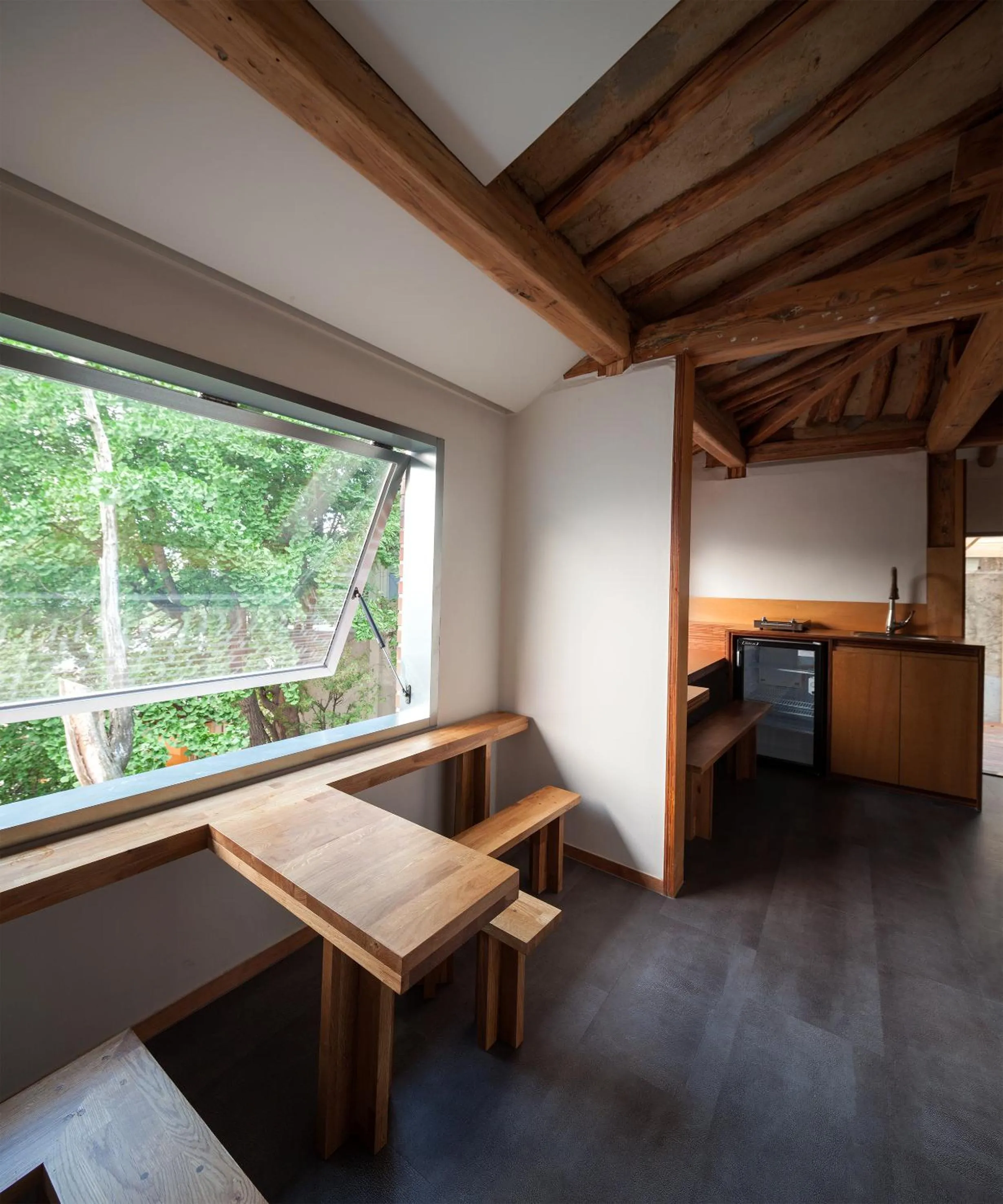 Side Hanok Residence