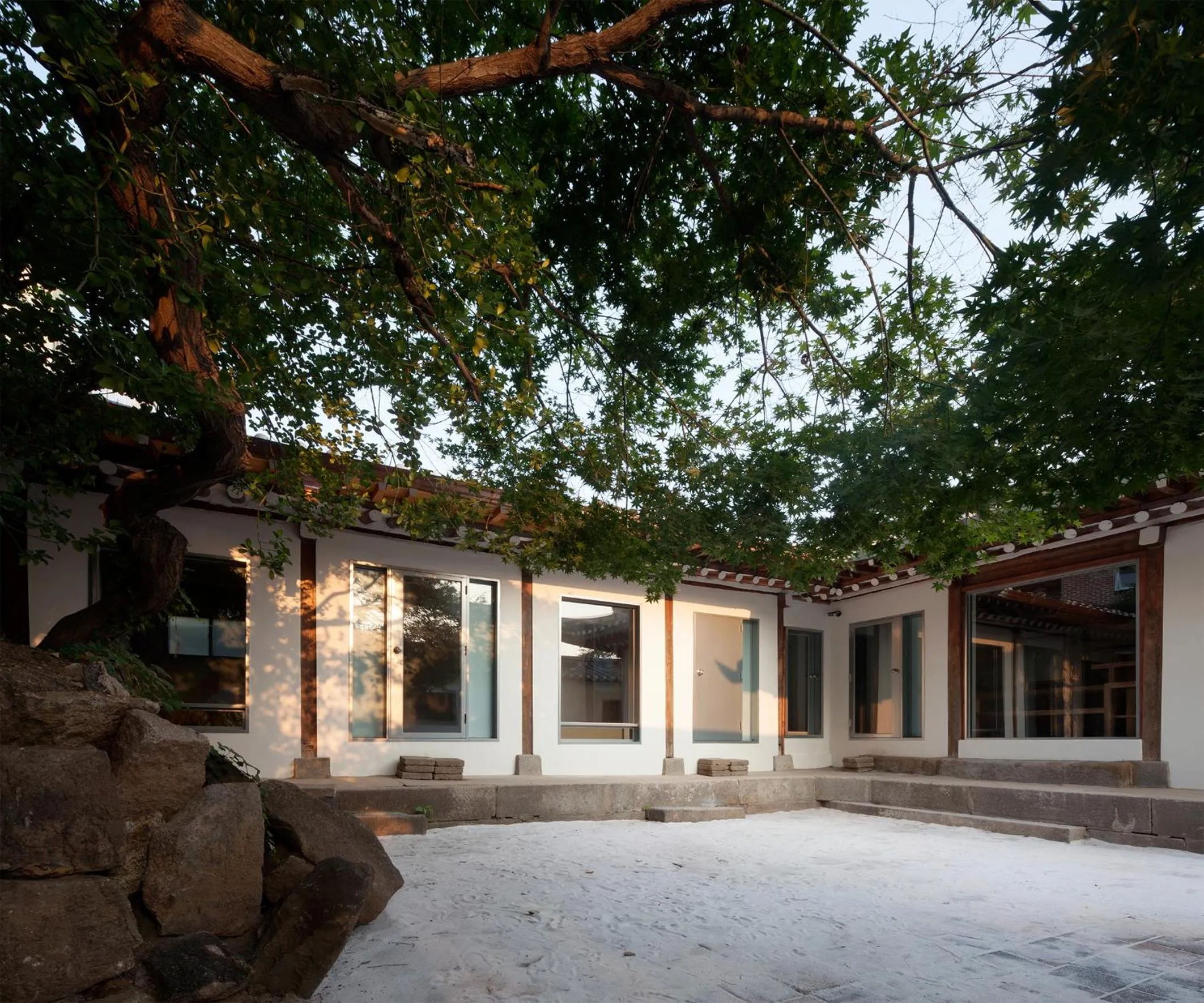 Side Hanok Residence