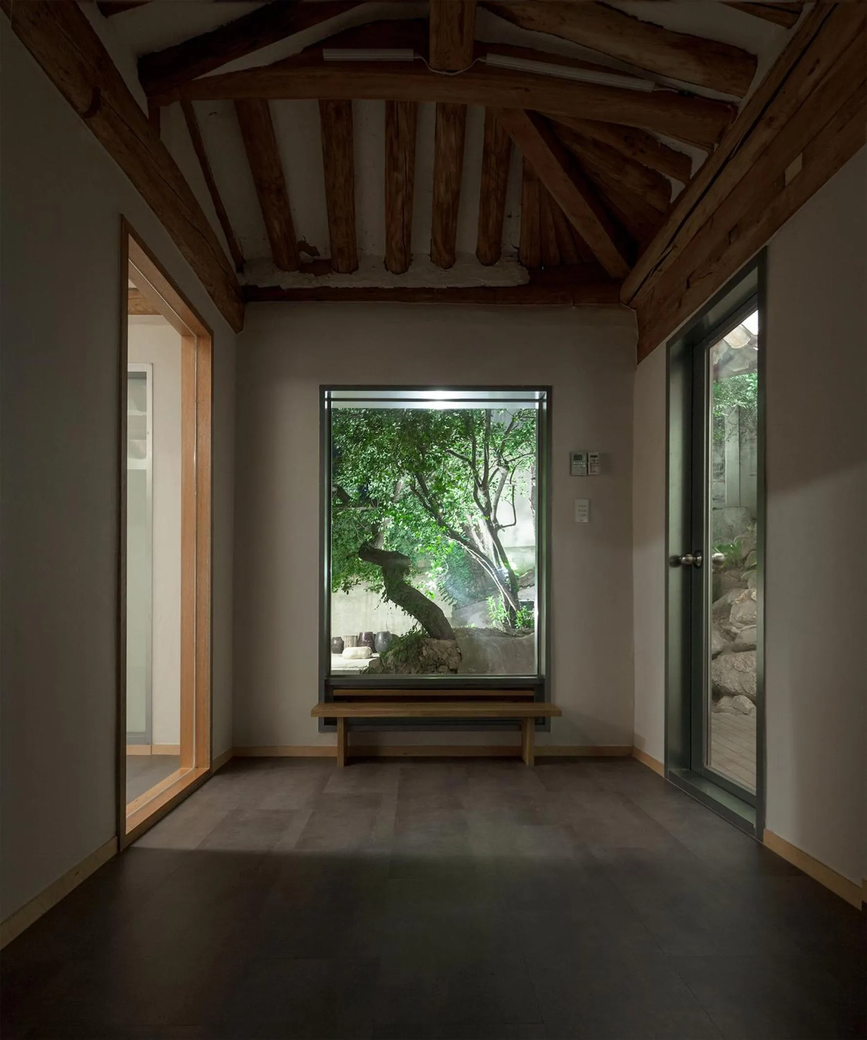 Side Hanok Residence