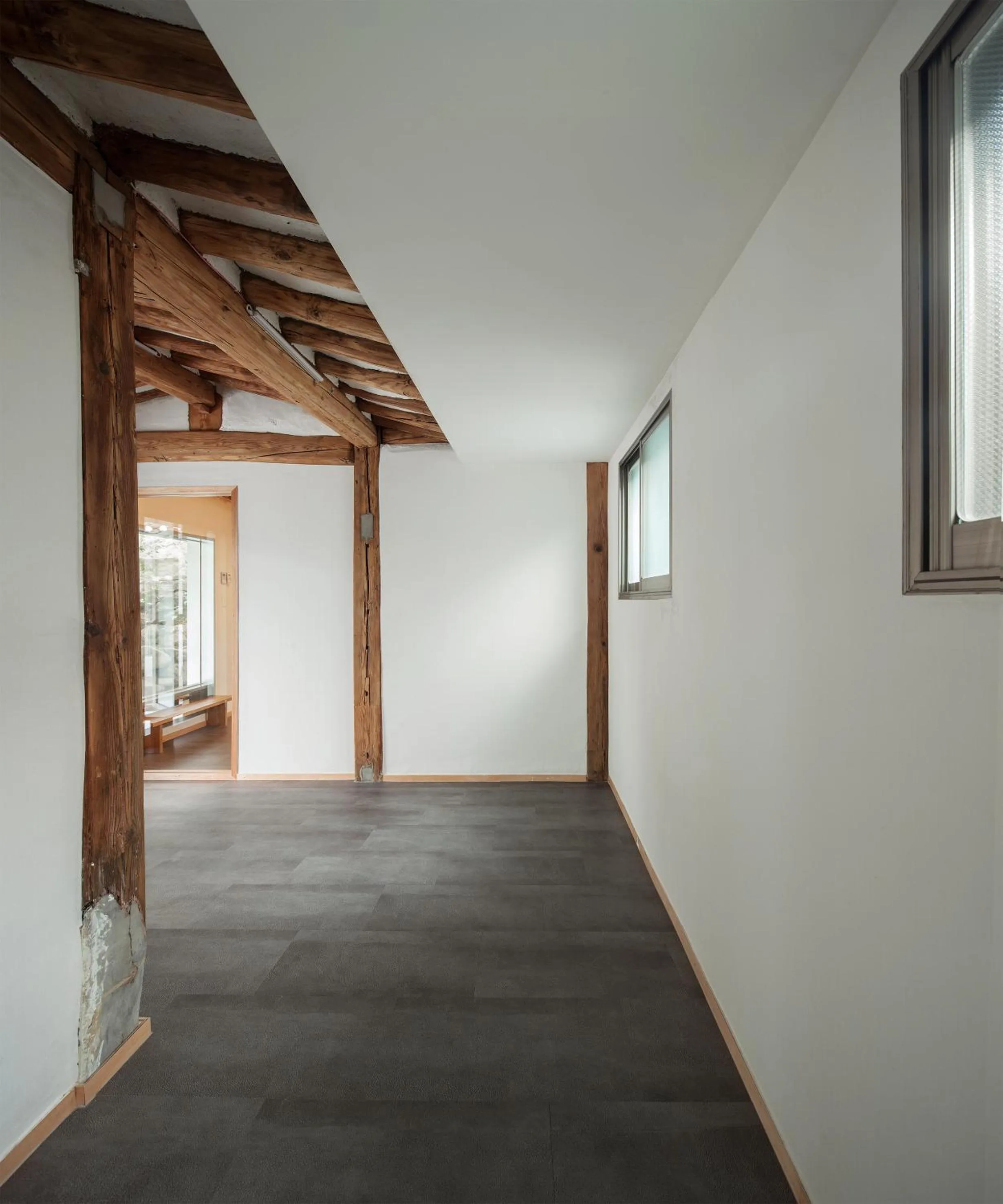 Side Hanok Residence