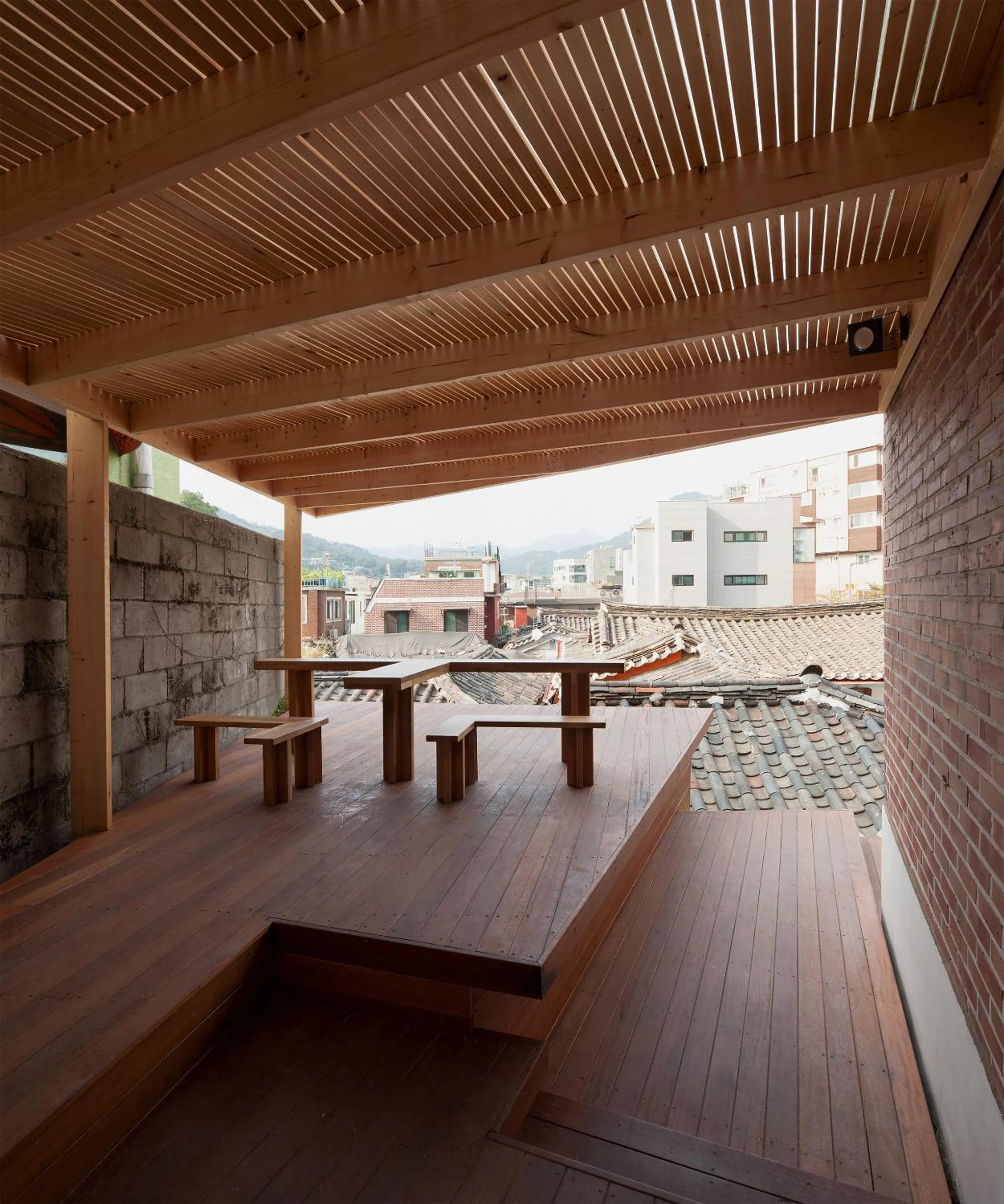 Mountain view in Side Hanok Residence