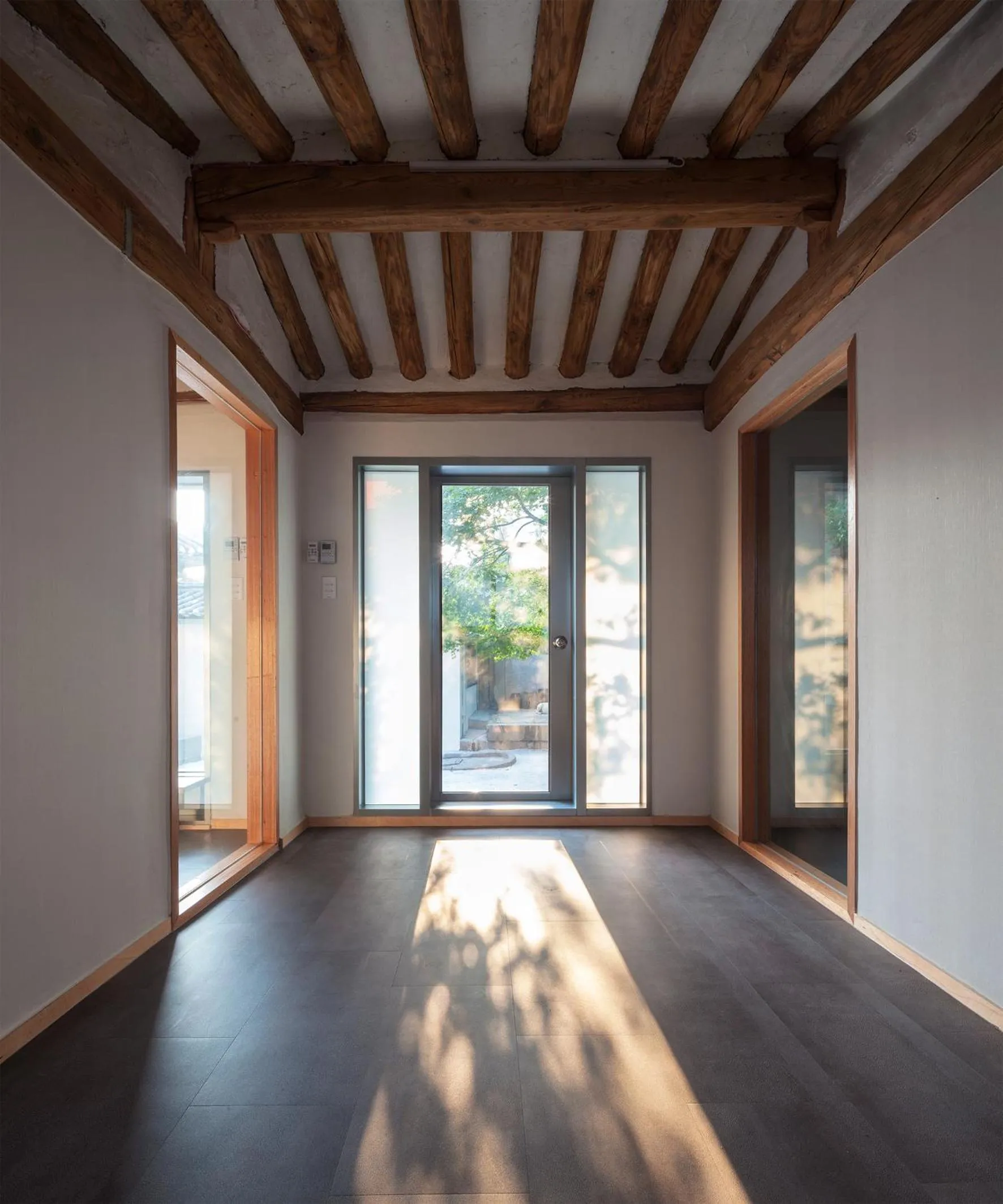 Side Hanok Residence