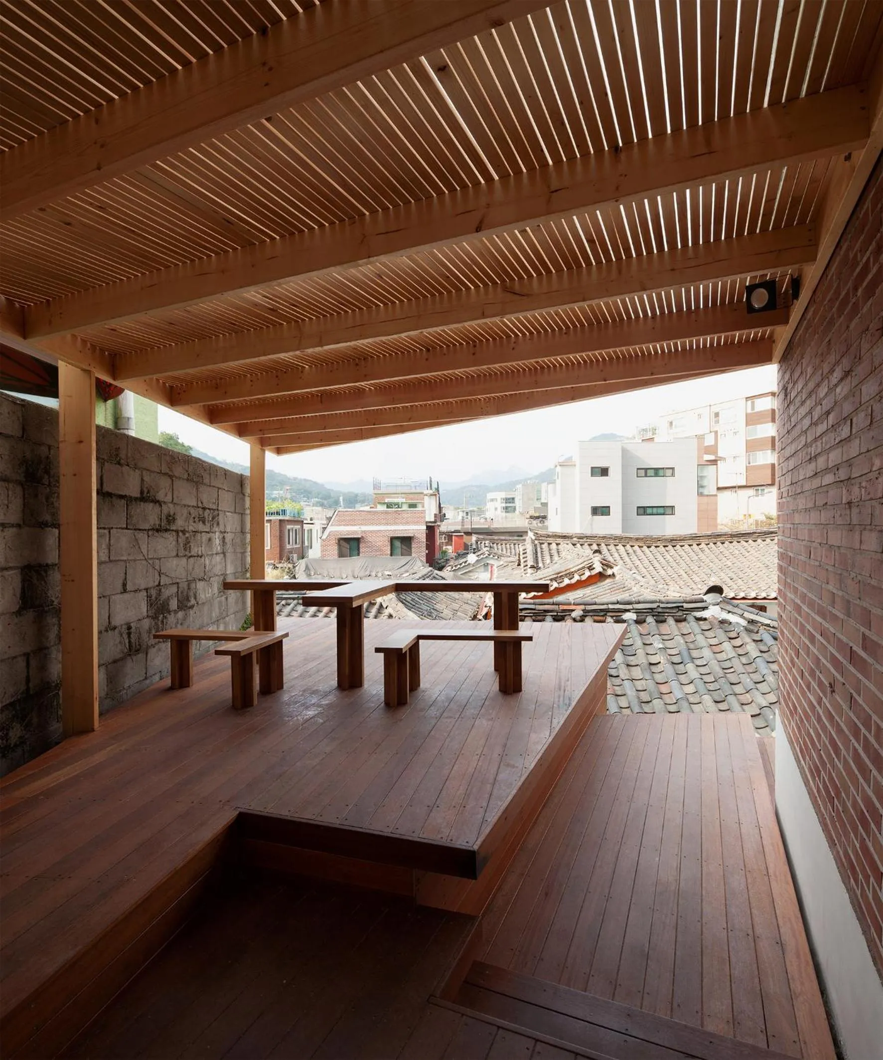 Side Hanok Residence