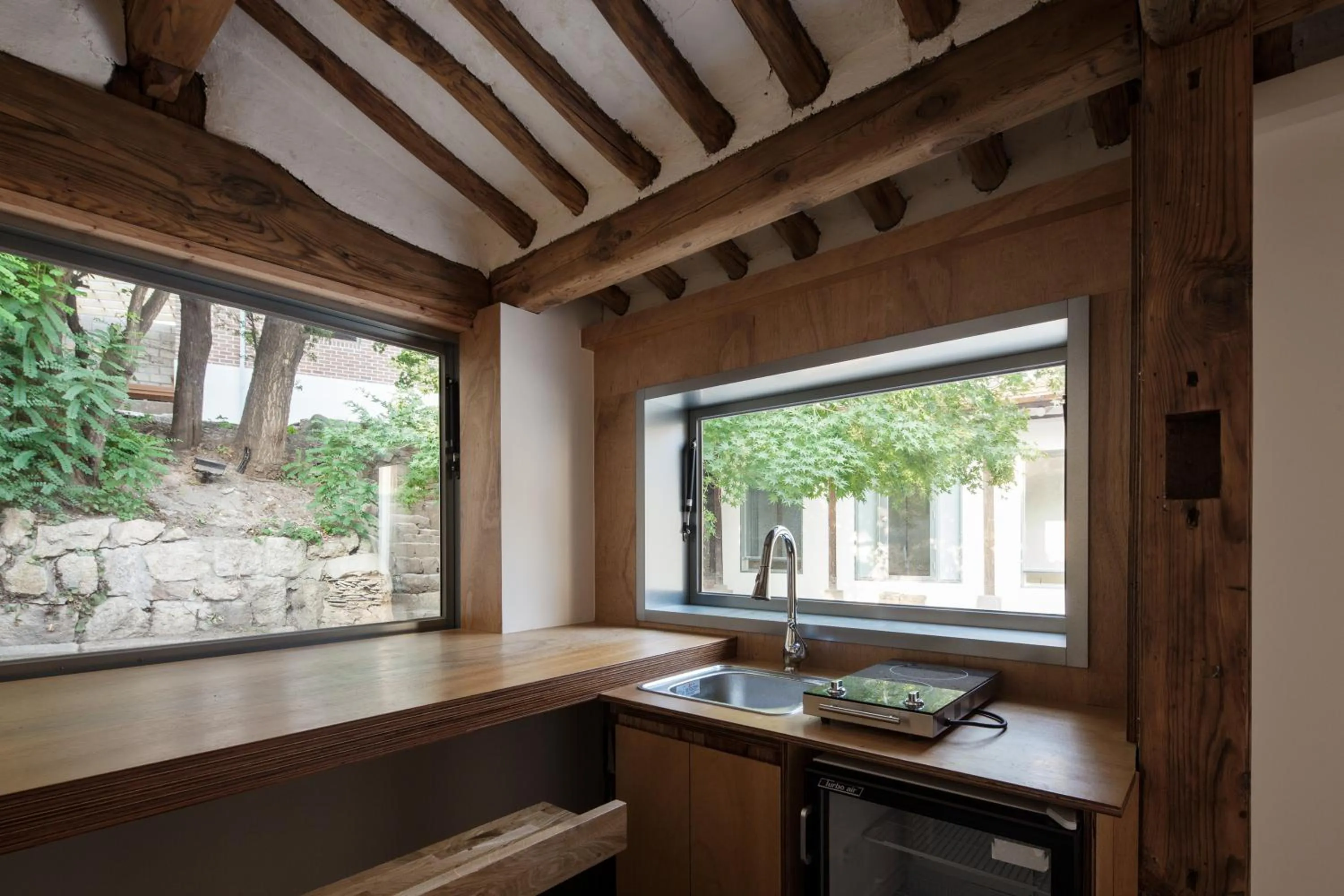 Side Hanok Residence