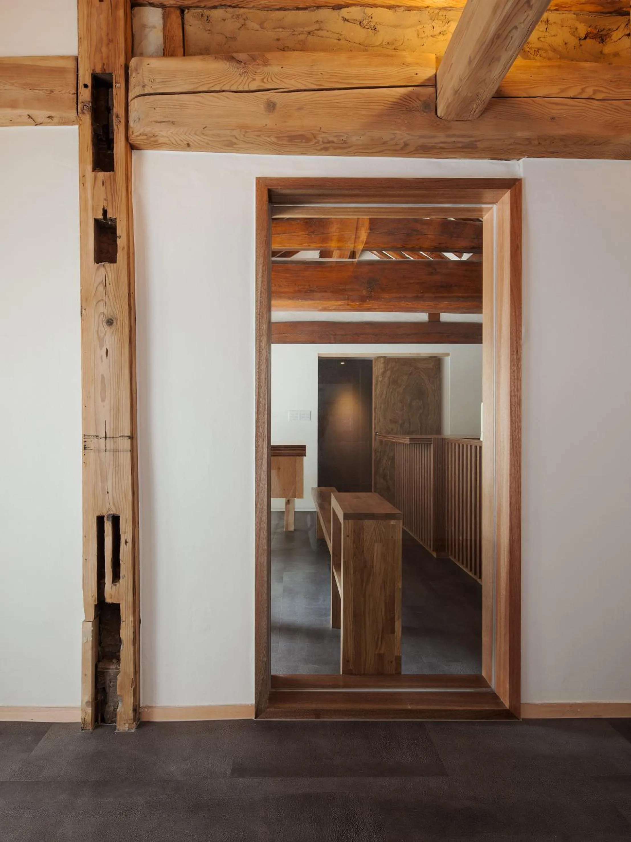 Side Hanok Residence