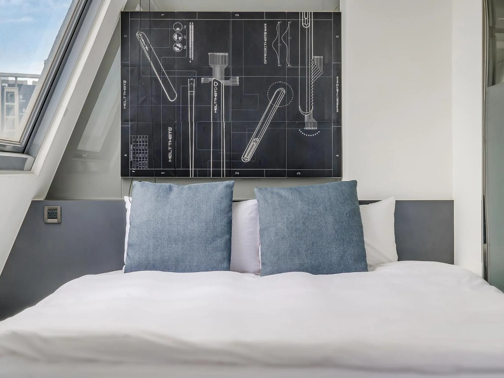 Bed in CHECK inn Taichung Liming