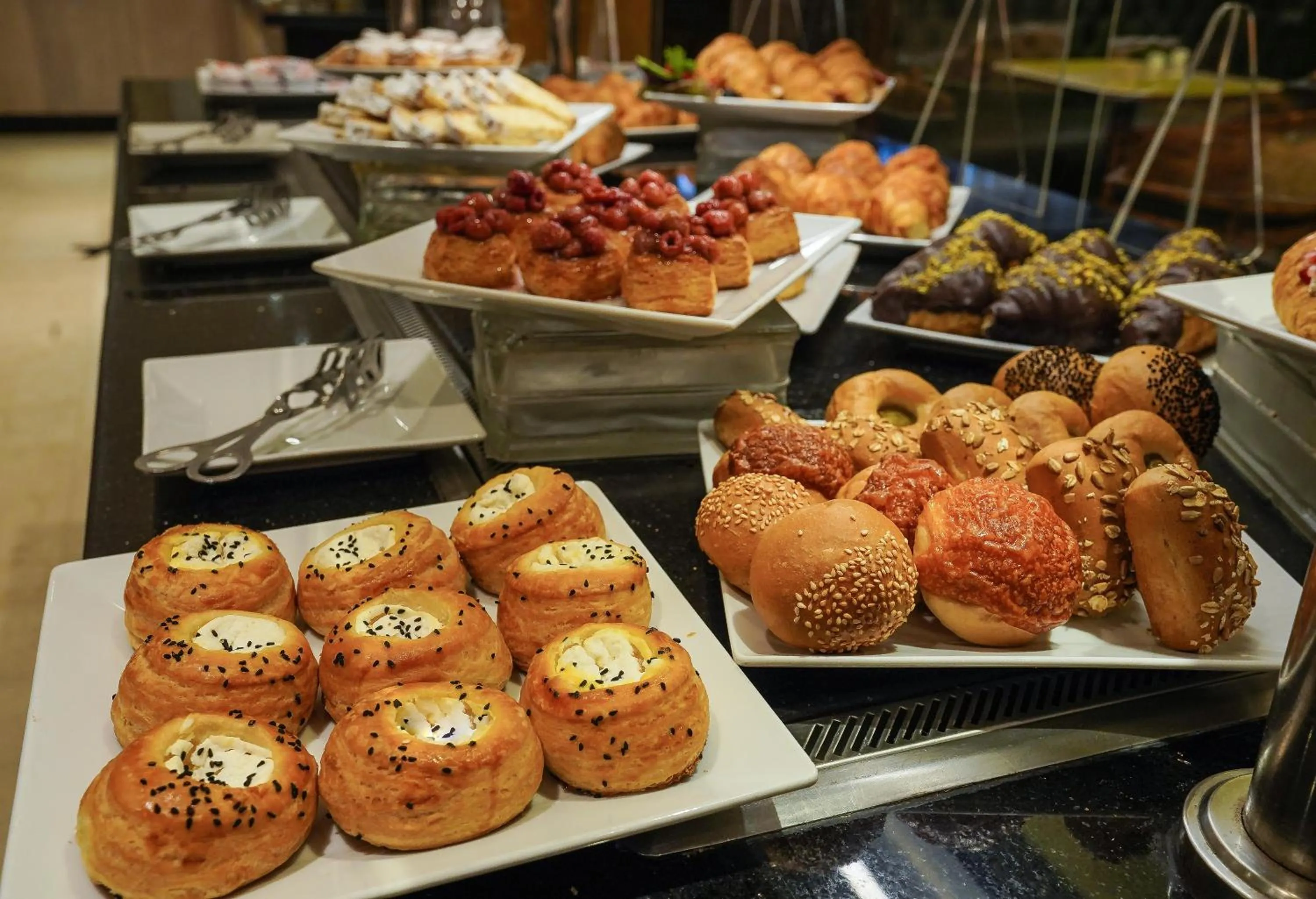 Restaurant/places to eat in Sonesta Hotel Tower & Casino Cairo