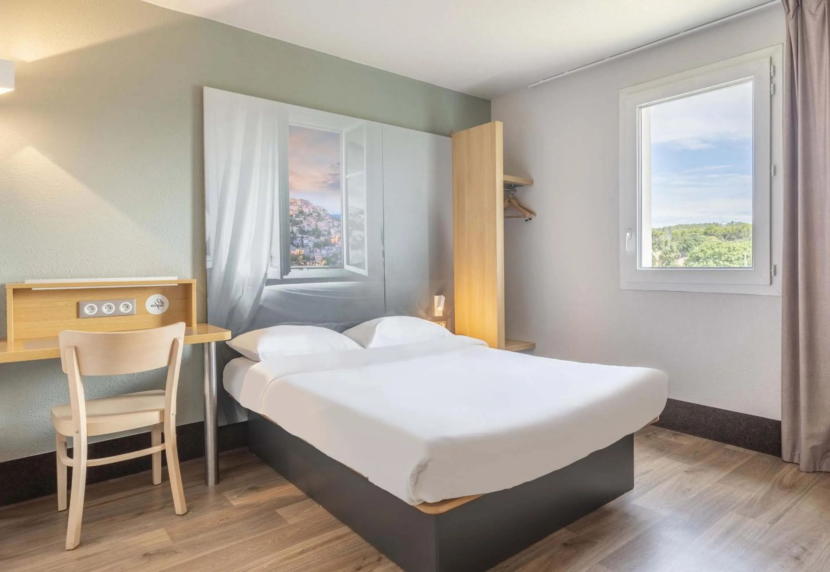 Bedroom, Bed in B&B HOTEL Salon de Provence