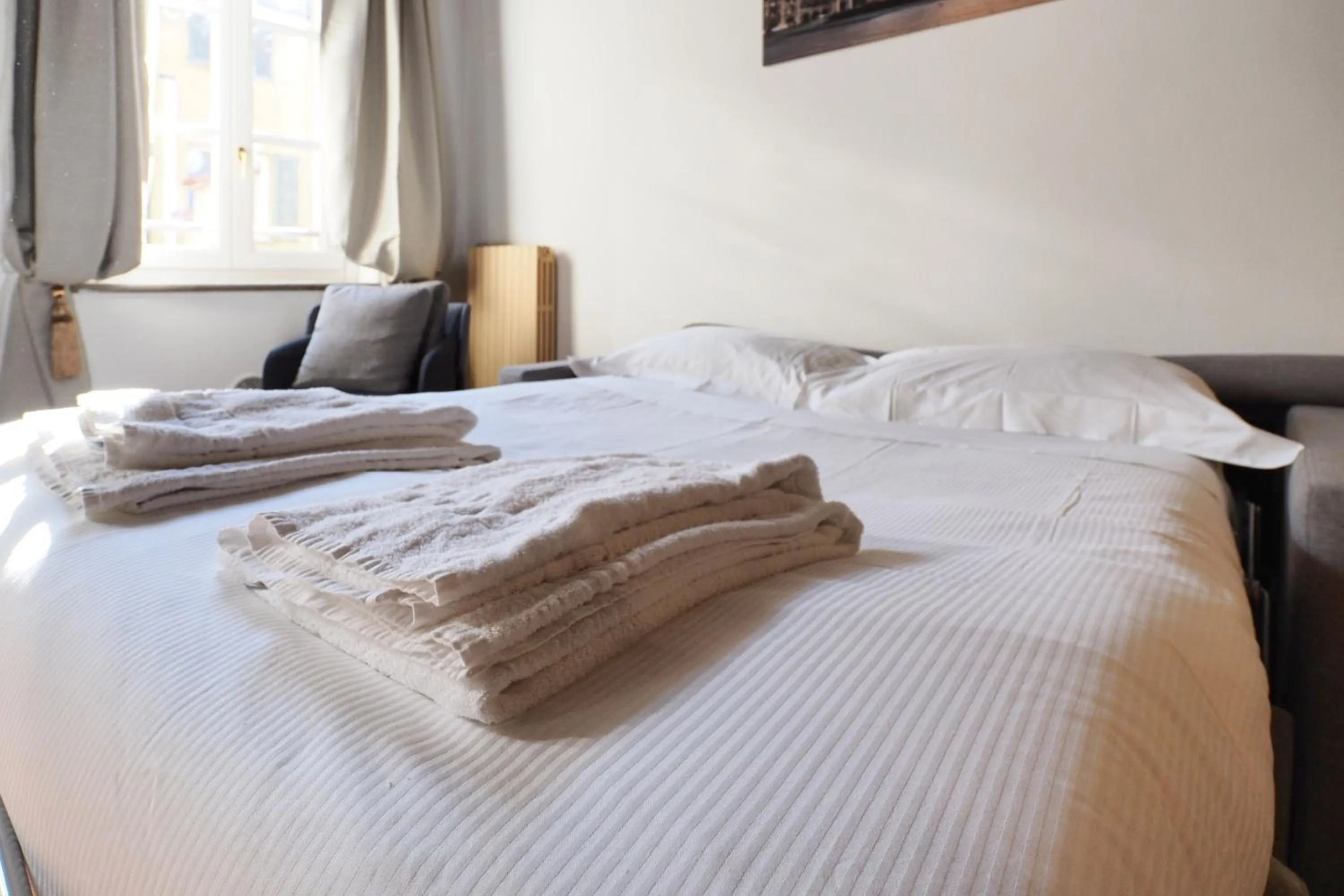 Bed in Mila Apartments Magenta