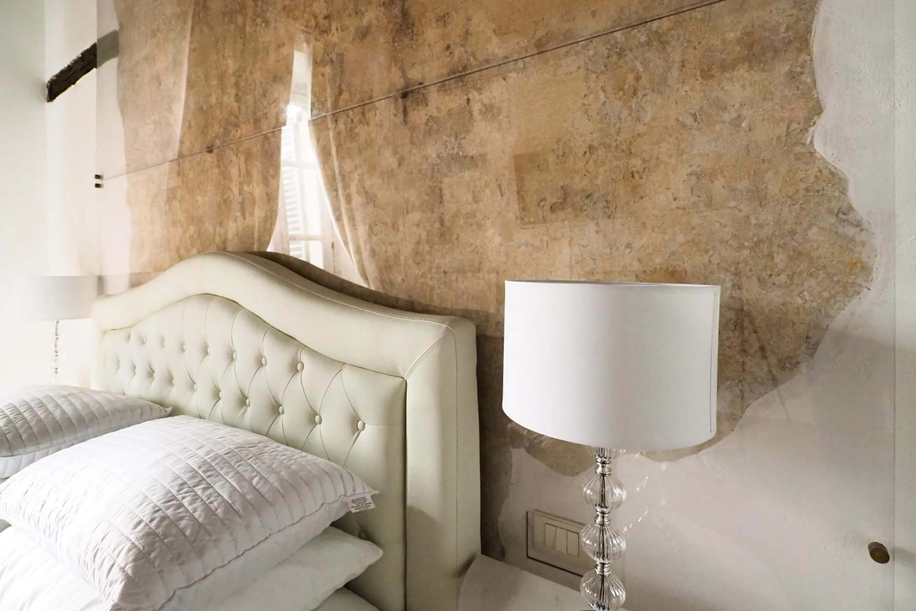 Decorative detail, Bed in Mila Apartments Magenta