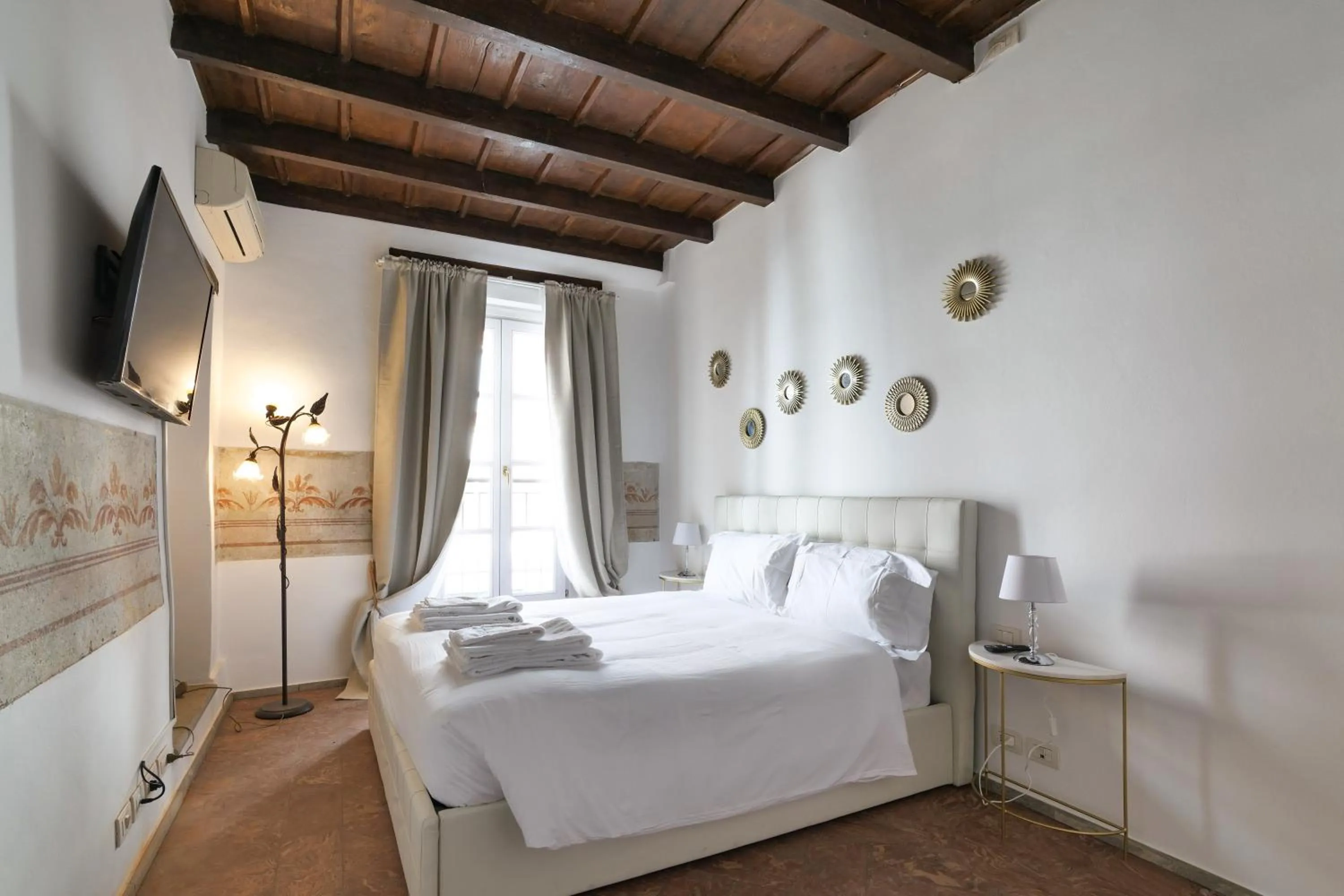 Bed in Mila Apartments Magenta