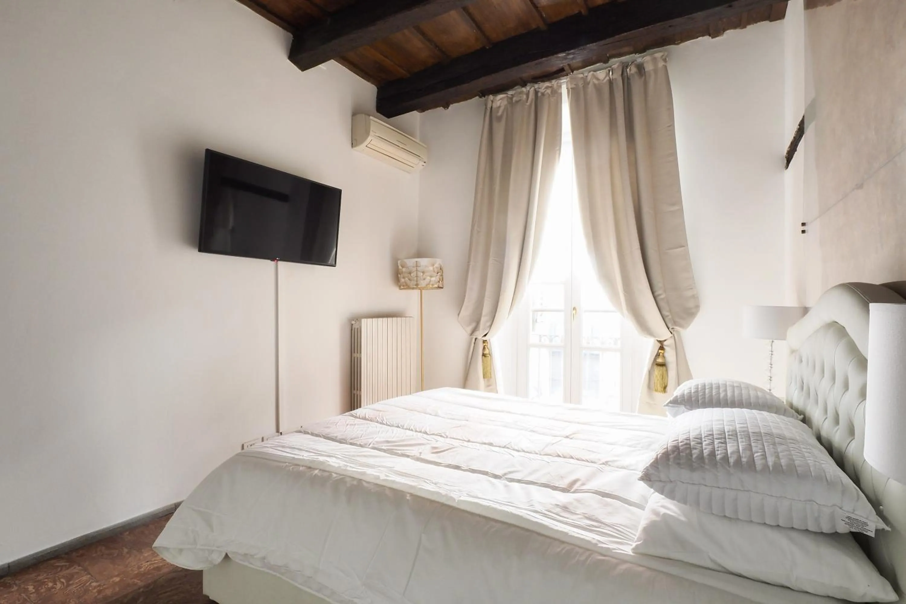 Bedroom, Bed in Mila Apartments Magenta