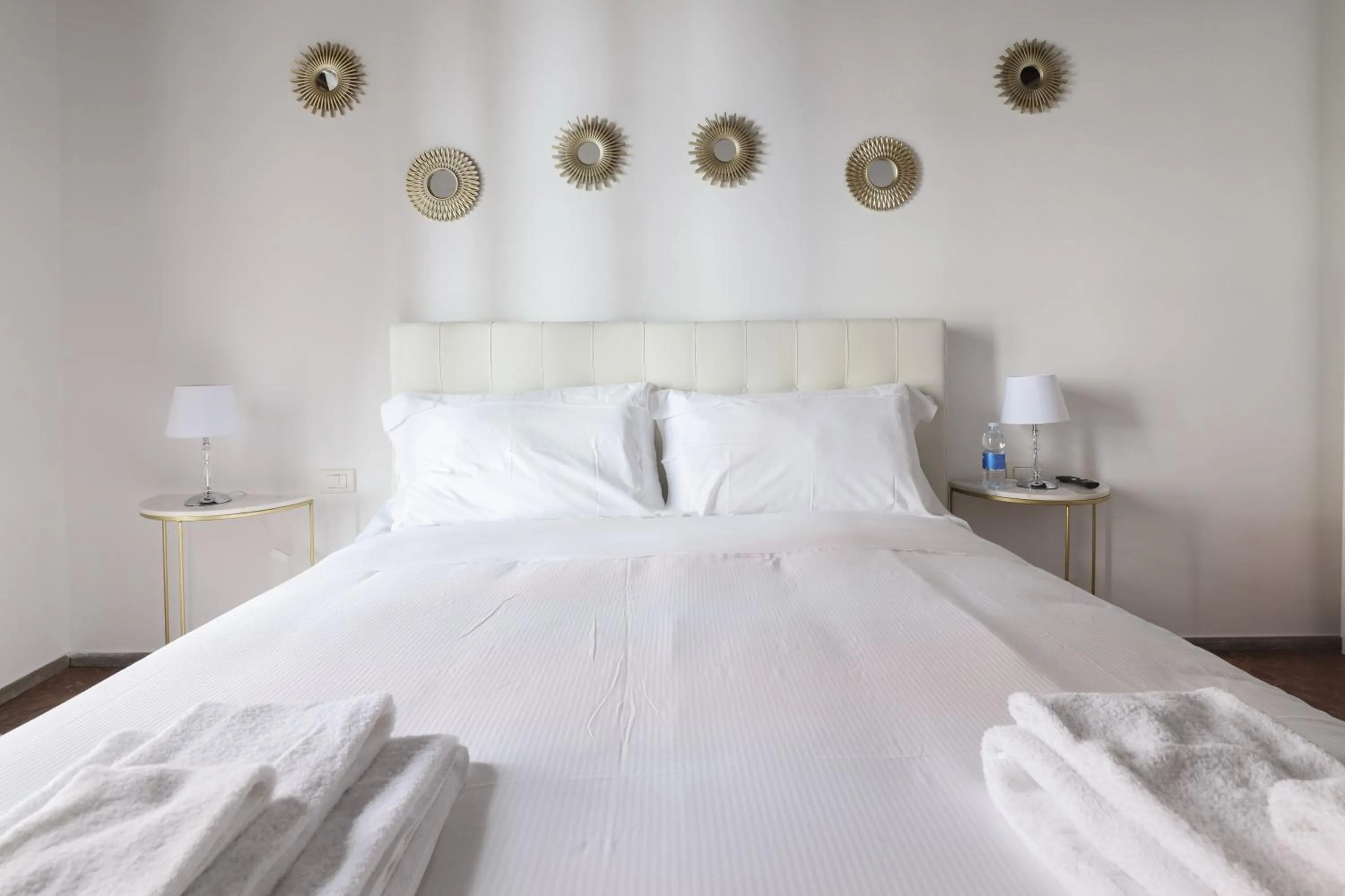 Bed in Mila Apartments Magenta