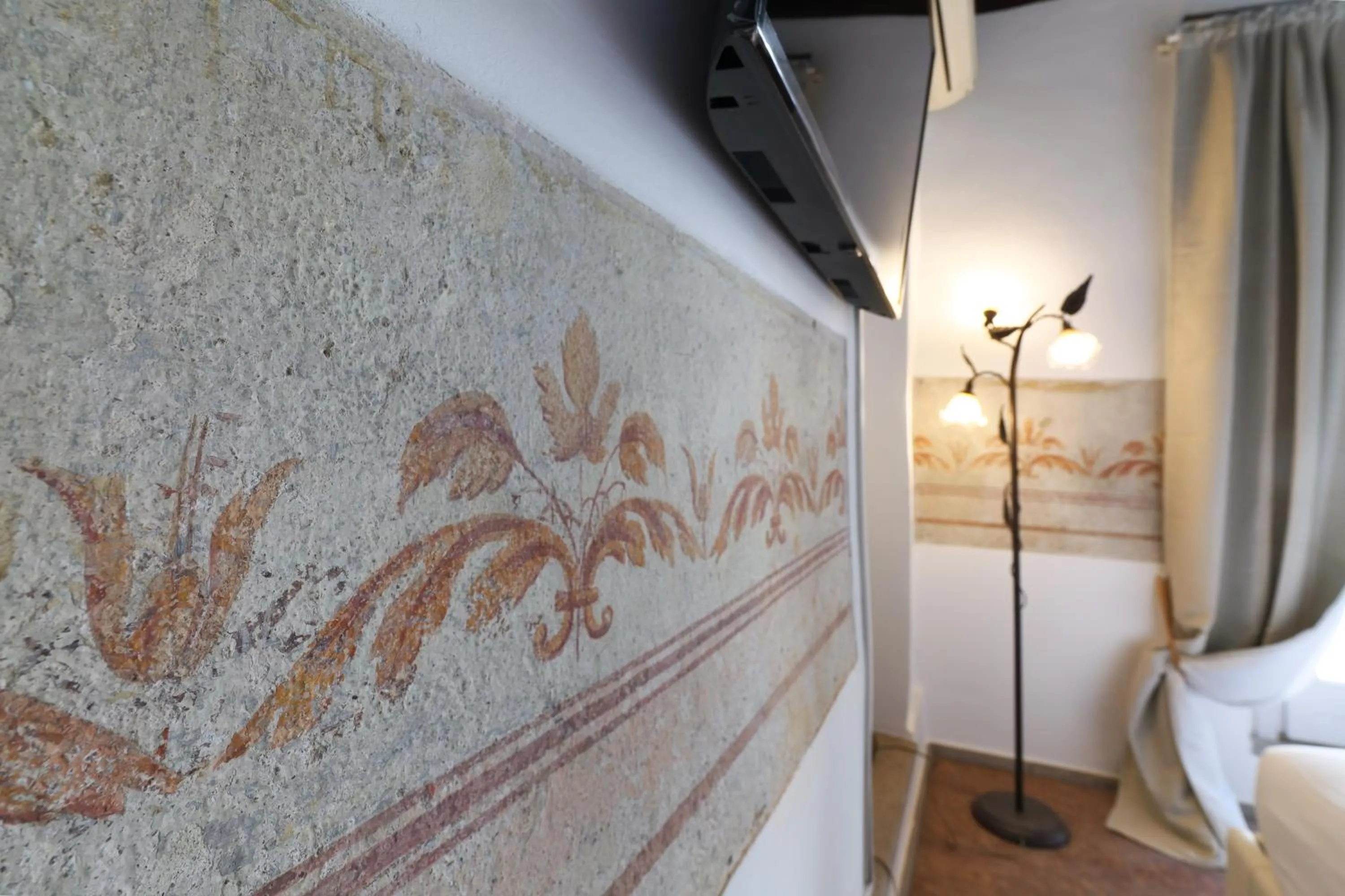 Decorative detail, Bed in Mila Apartments Magenta