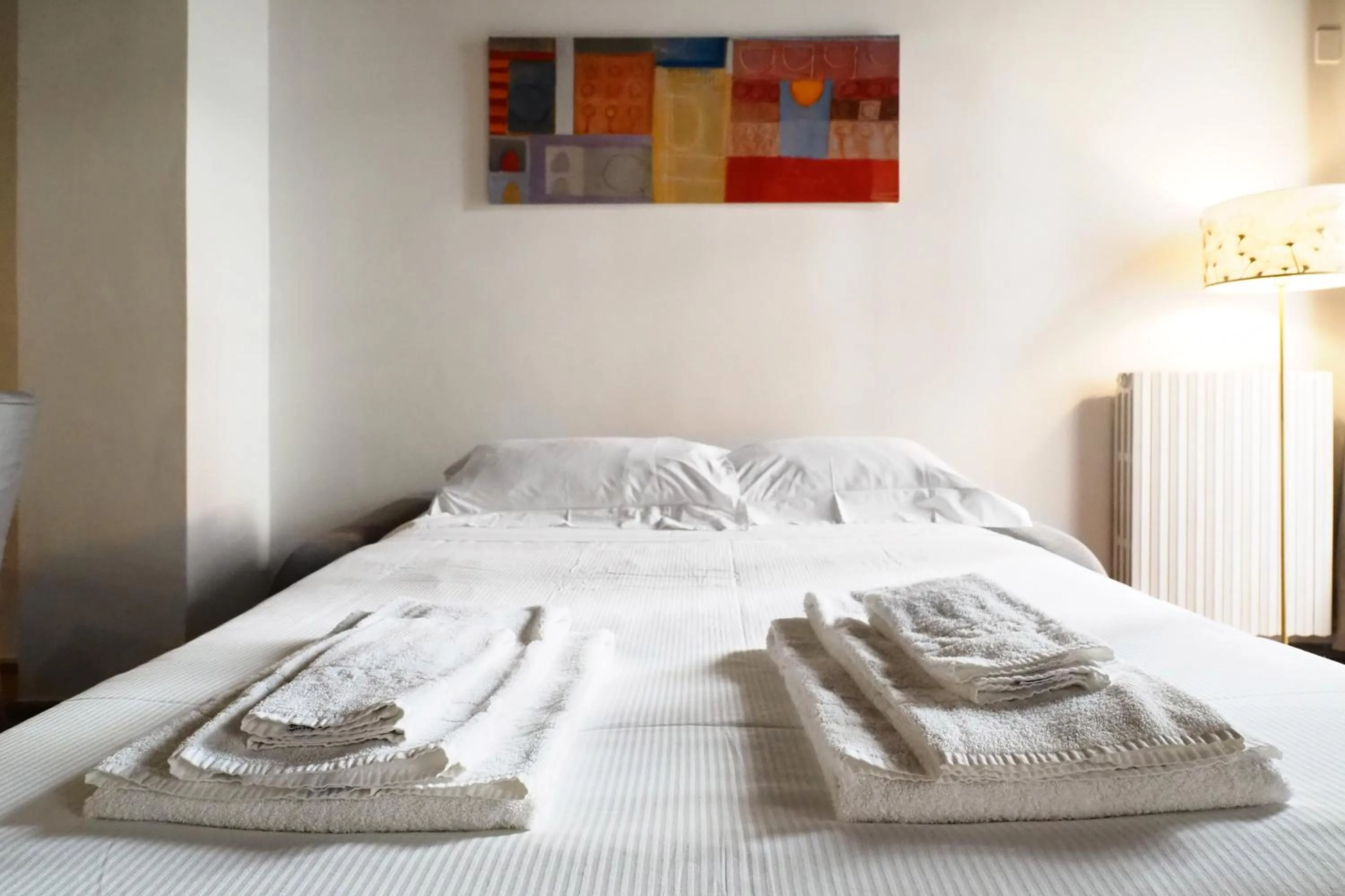 Bed in Mila Apartments Magenta