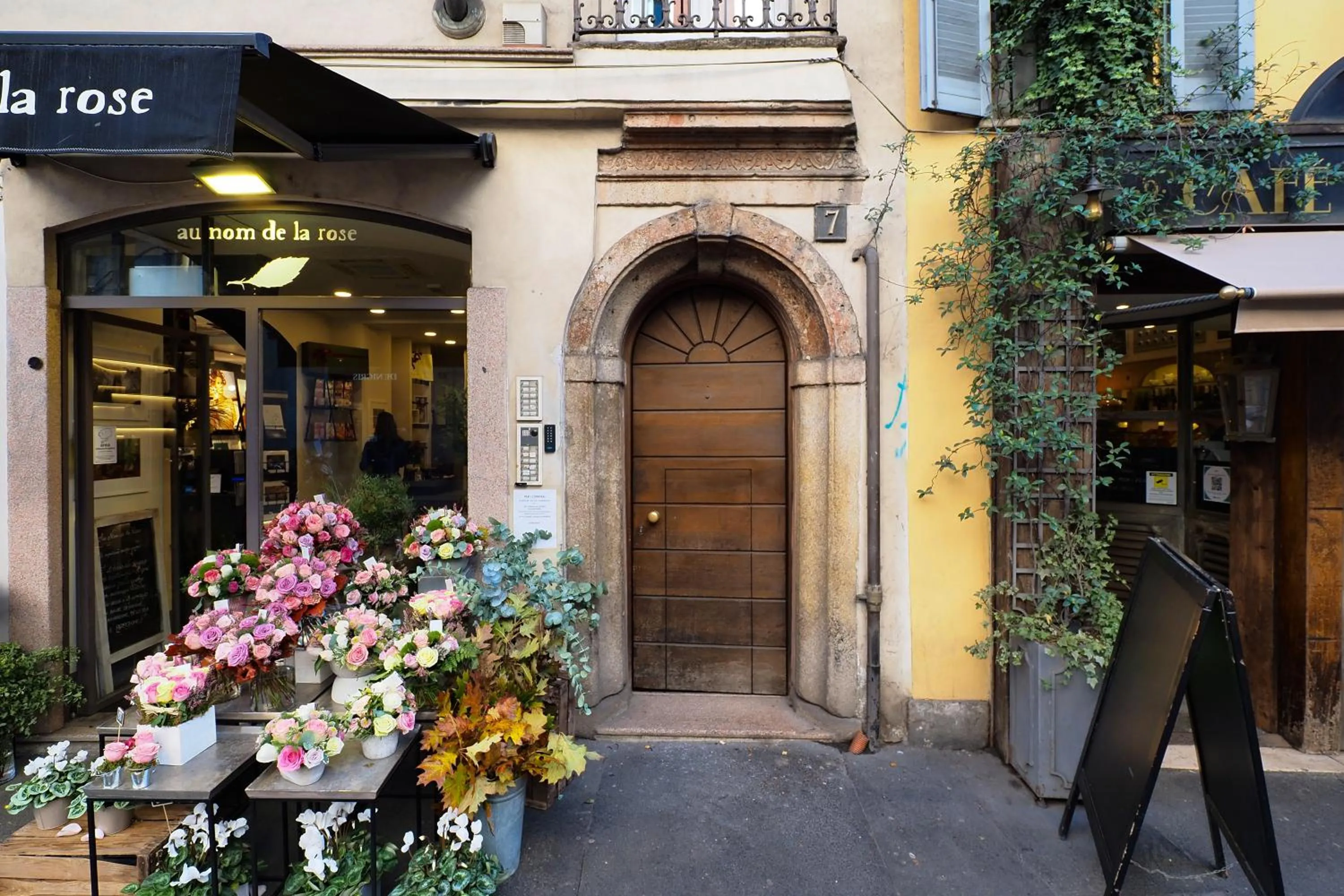 Facade/entrance in Mila Apartments Magenta