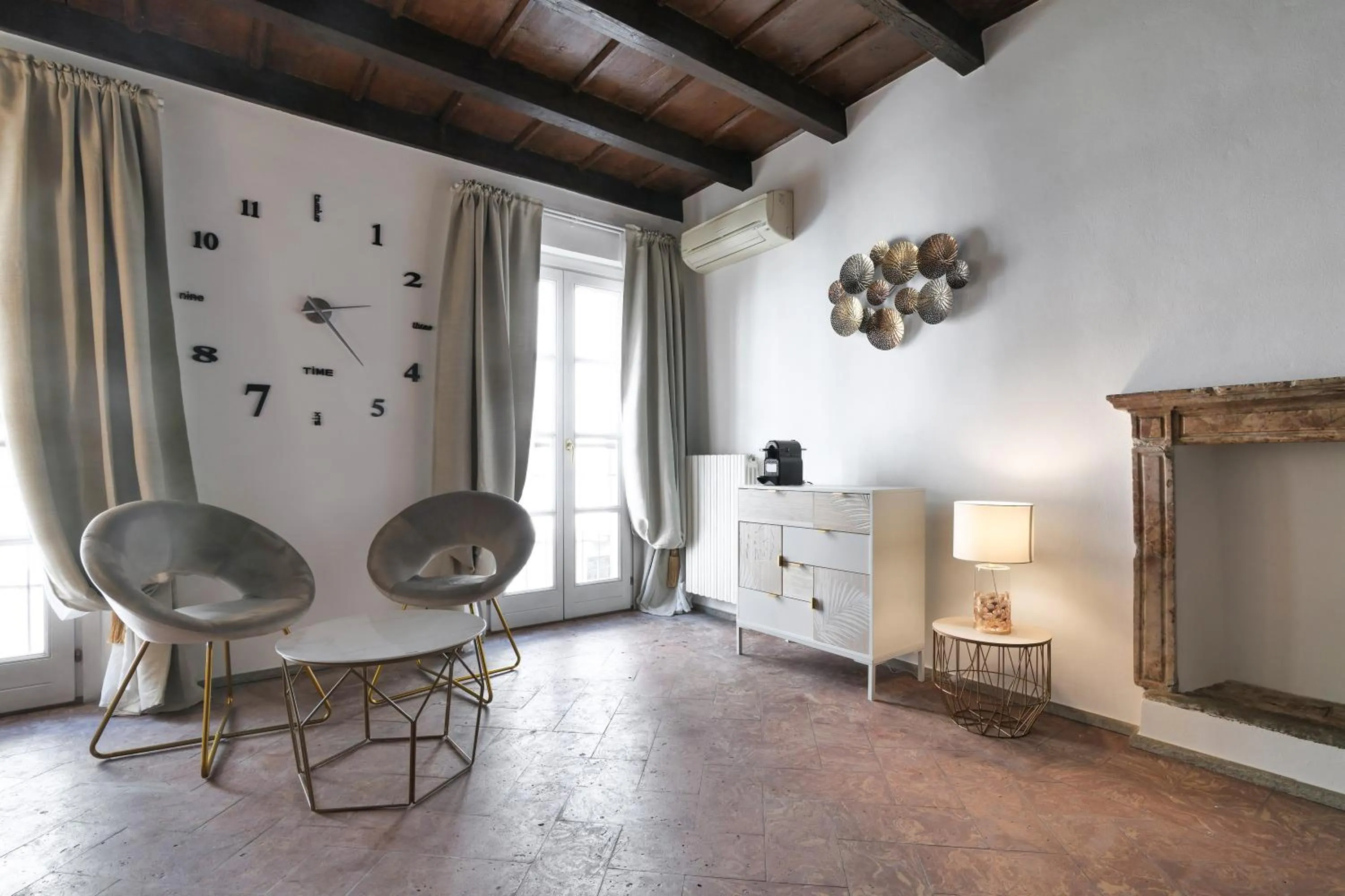 Seating area in Mila Apartments Magenta