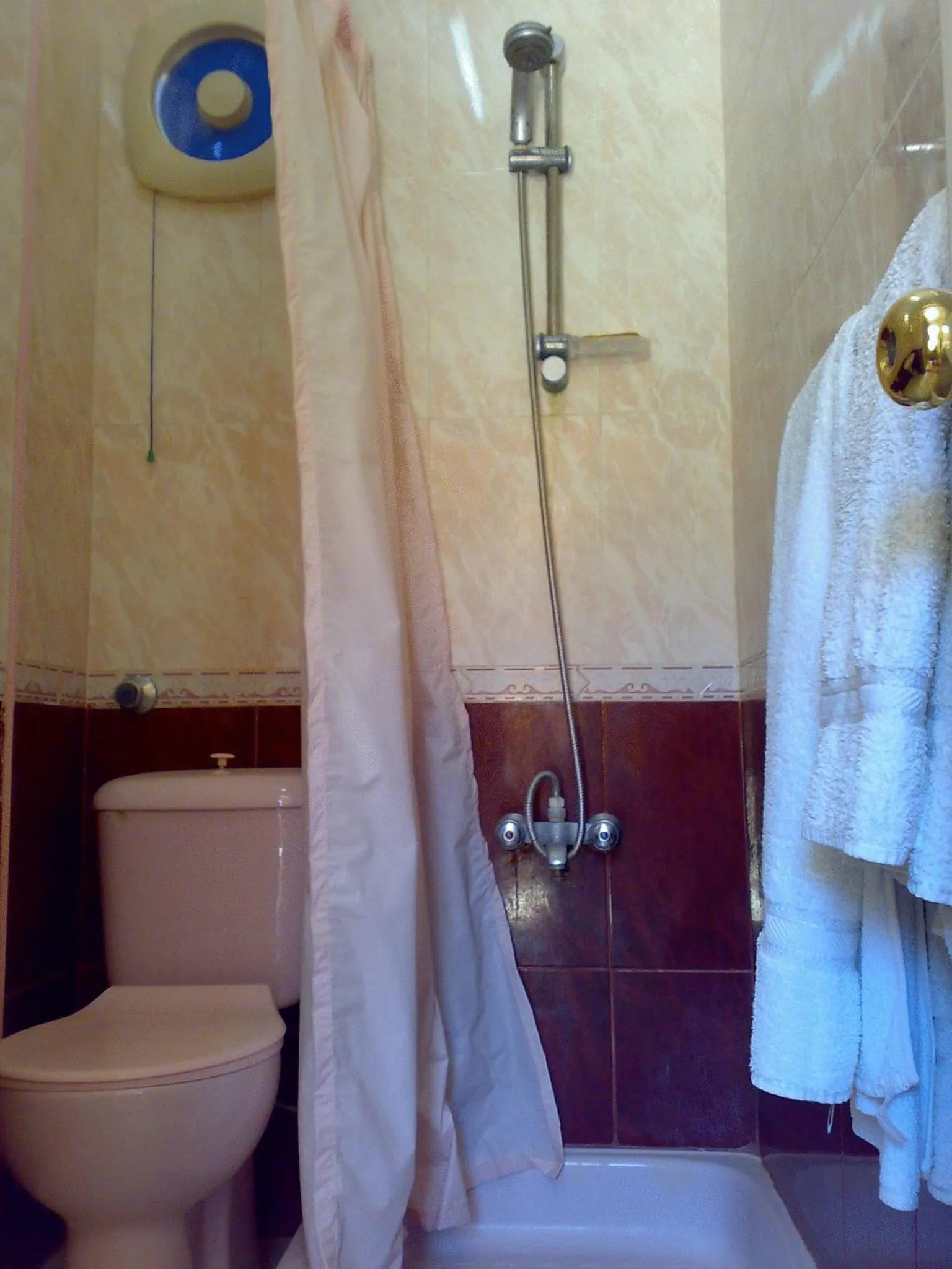 Shower in Ciao Hotel