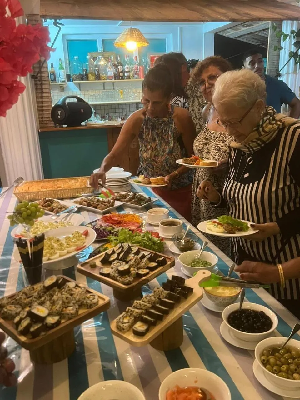 Restaurant/places to eat in Explora Prestige