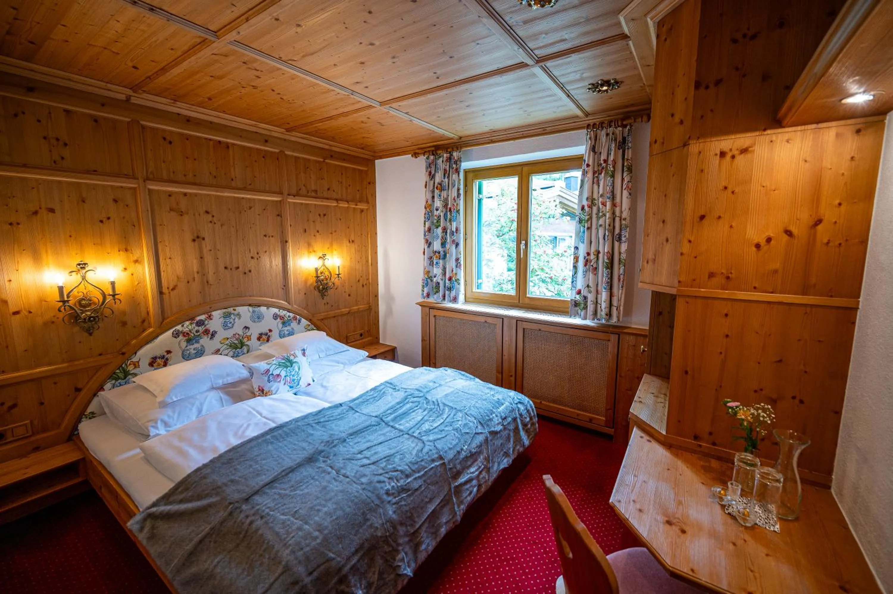 Bed in die AlpenRose