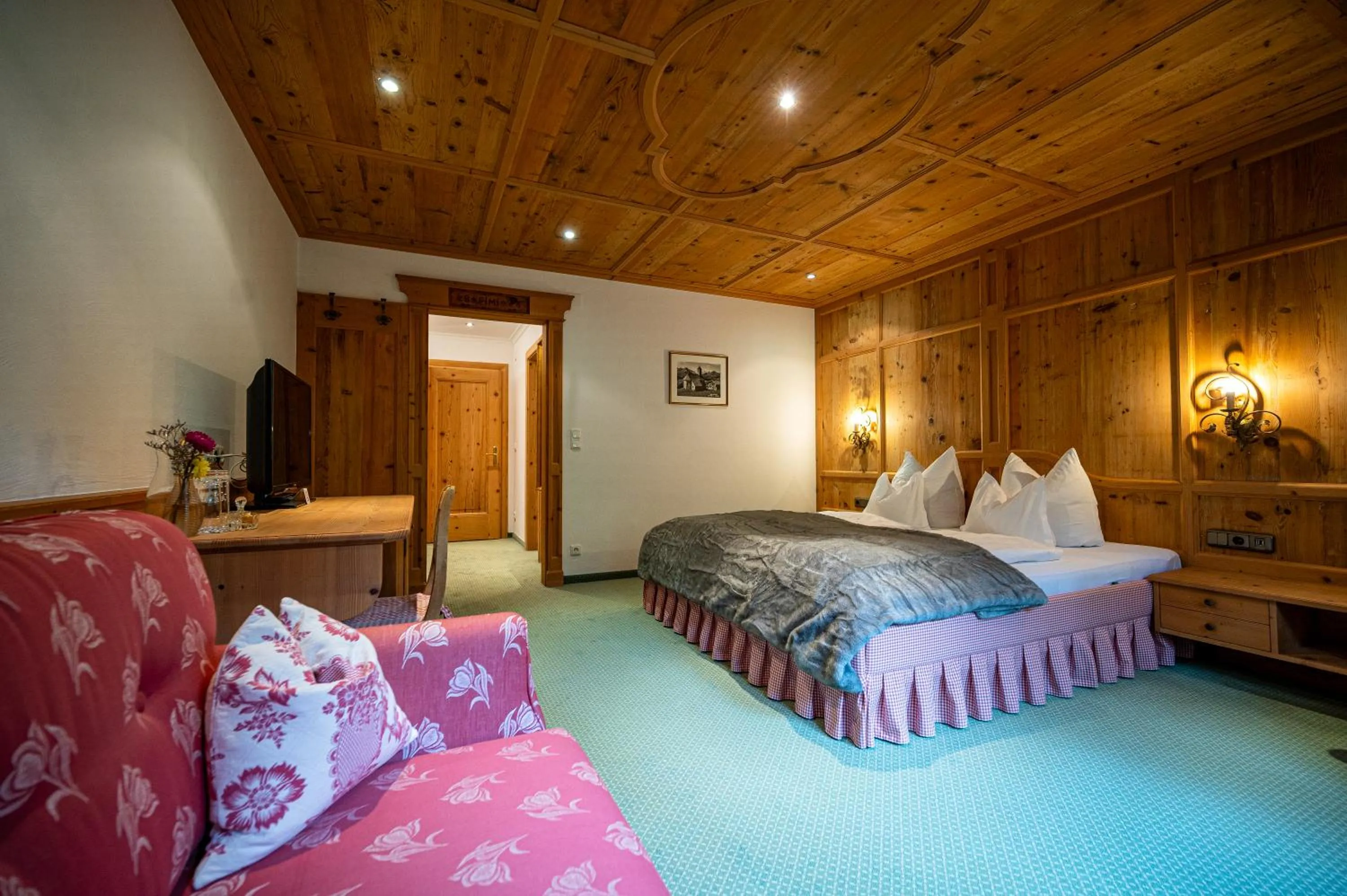 Bedroom, Bed in die AlpenRose