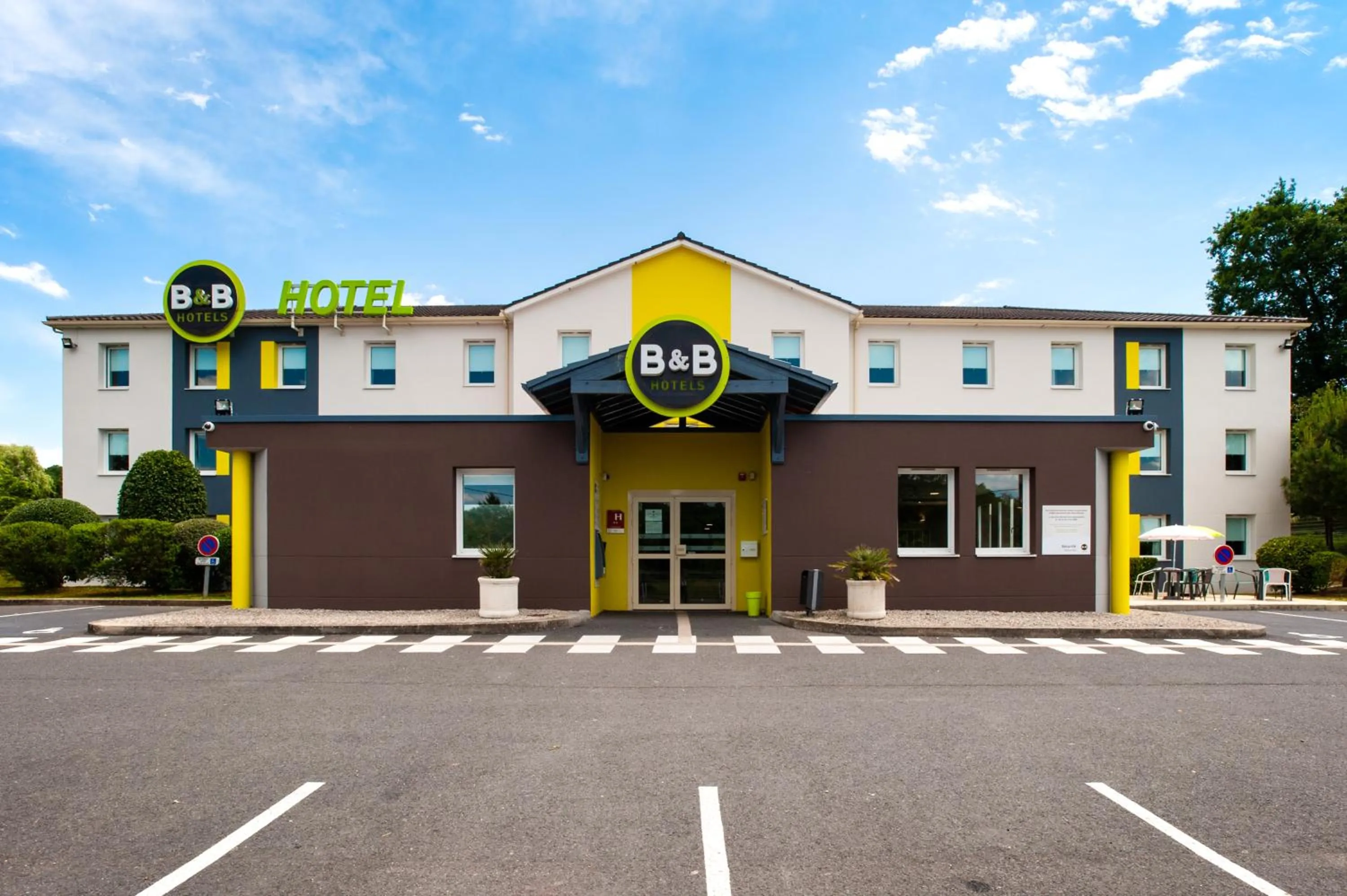 Facade/entrance in B&B HOTEL Brive-la-Gaillarde