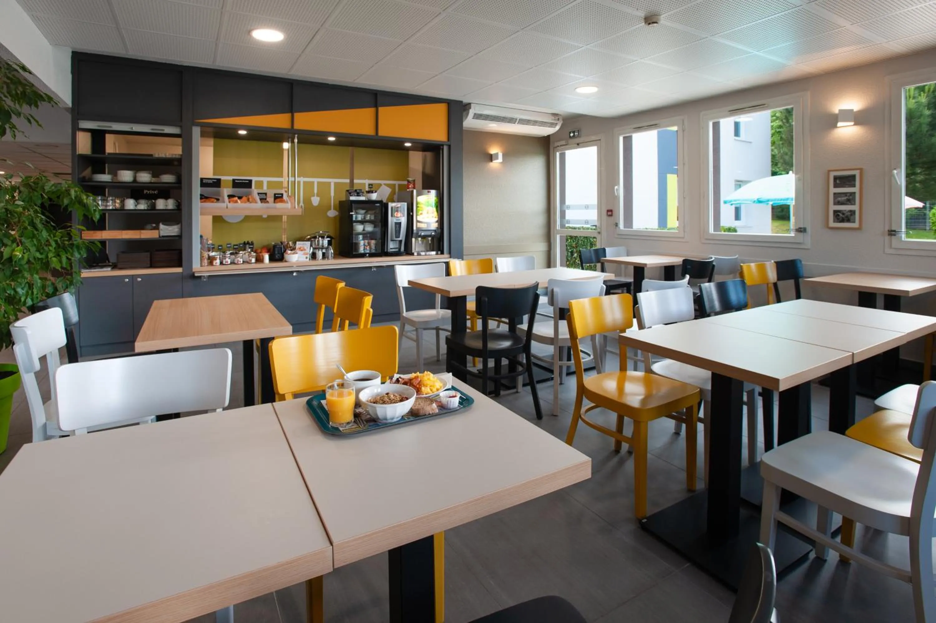 Buffet breakfast in B&B HOTEL Brive-la-Gaillarde