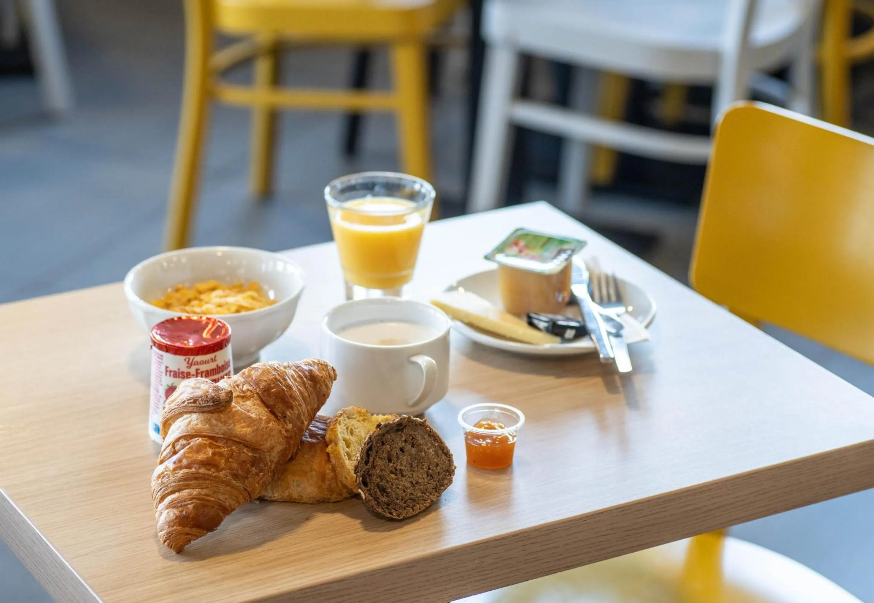 Breakfast in B&B HOTEL Brive-la-Gaillarde