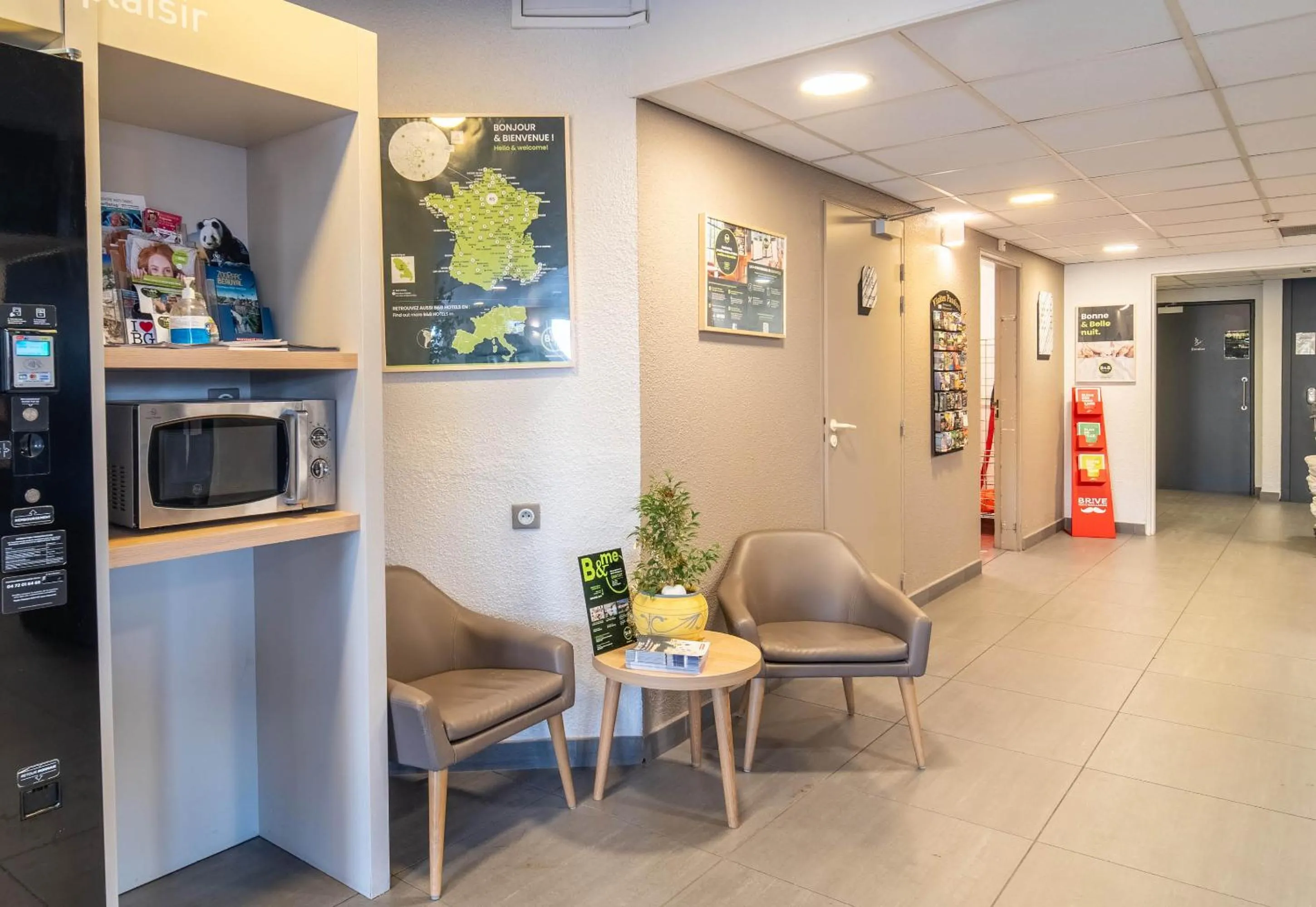 Seating area in B&B HOTEL Brive-la-Gaillarde