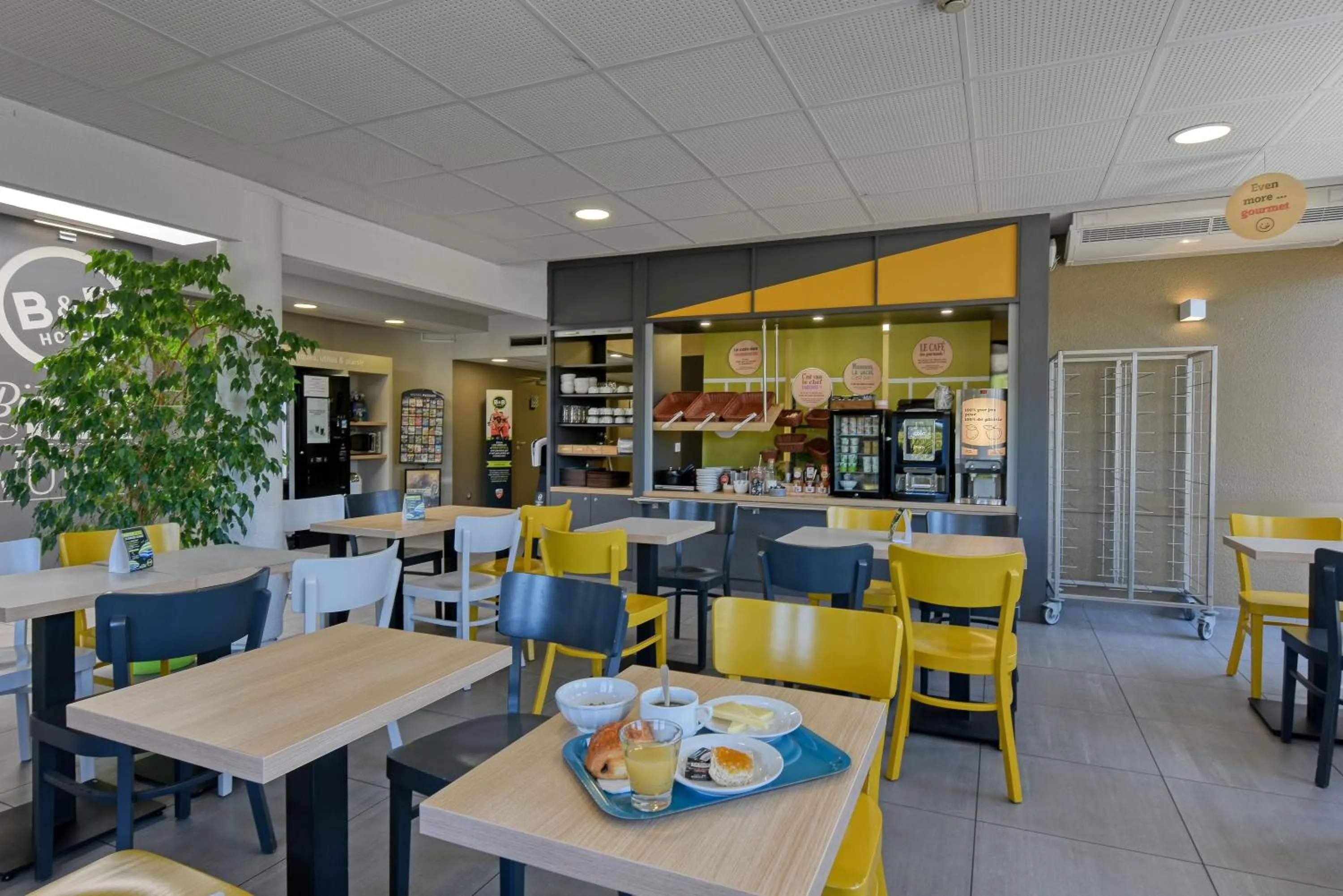 Breakfast in B&B HOTEL Brive-la-Gaillarde