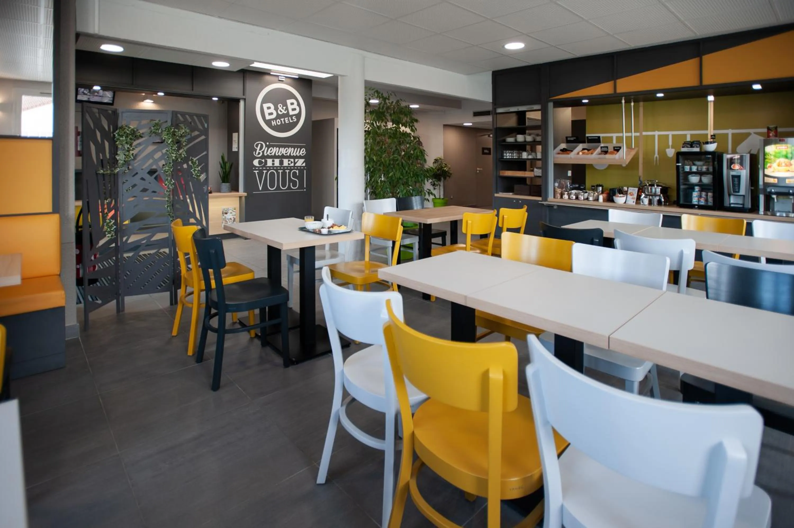 Buffet breakfast in B&B HOTEL Brive-la-Gaillarde