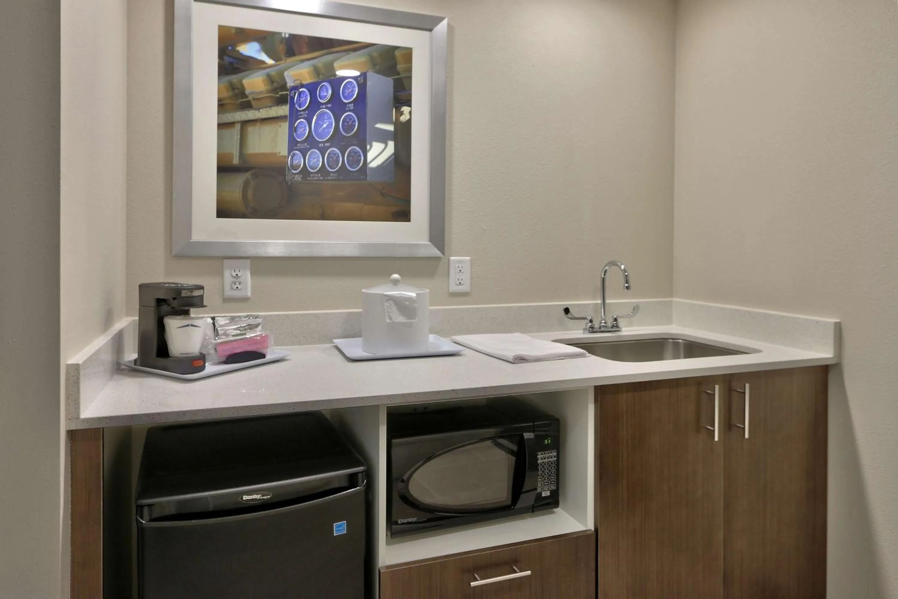 Kitchen or kitchenette in Hampton Inn & Suites Artesia
