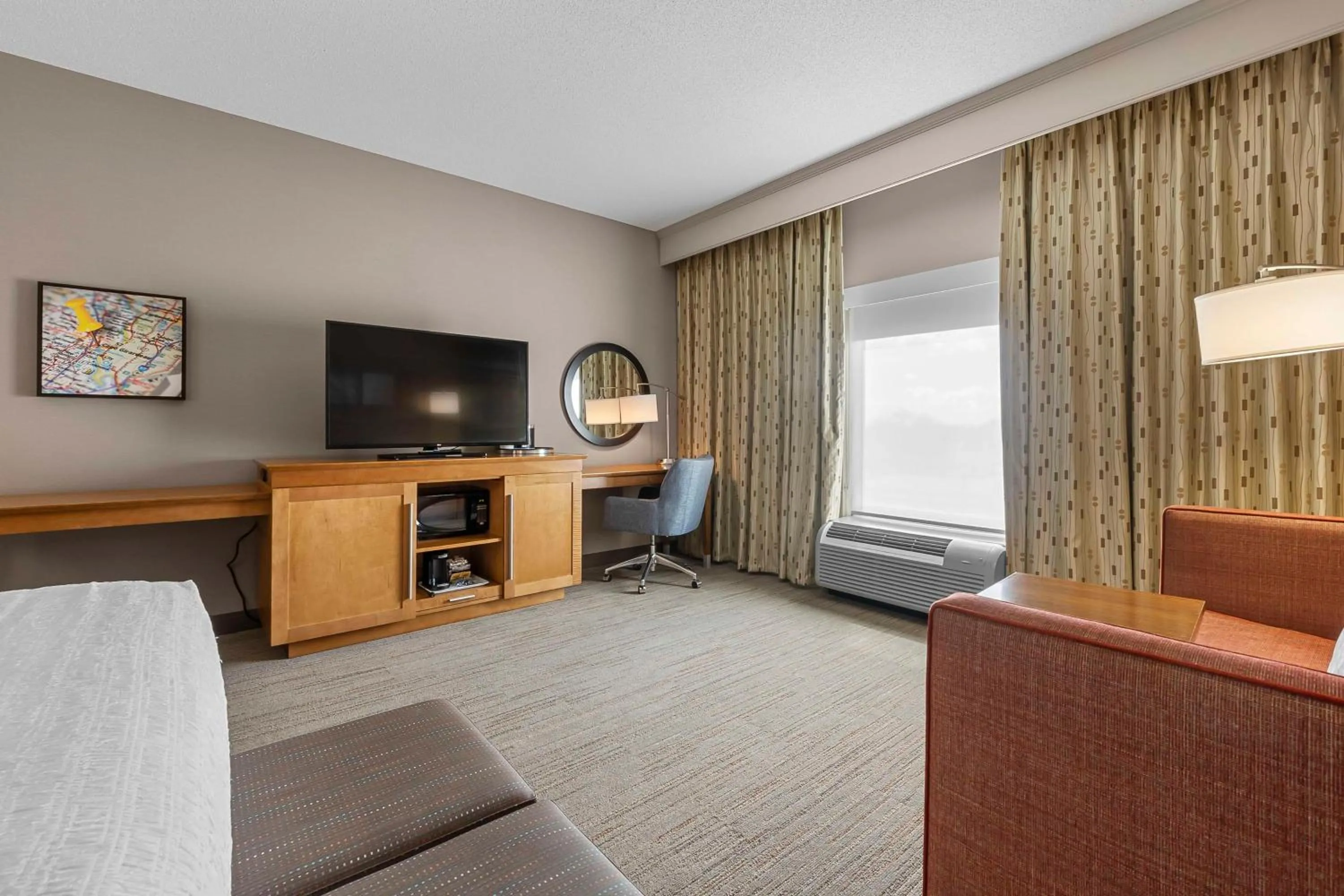 Bedroom, Bed in Hampton Inn Cape Girardeau I-55 East, MO