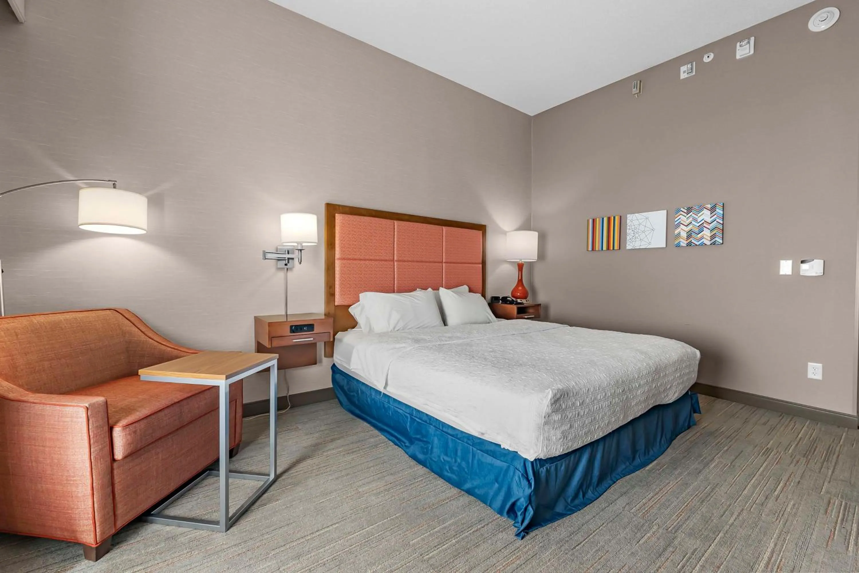 Living room, Bed in Hampton Inn Cape Girardeau I-55 East, MO