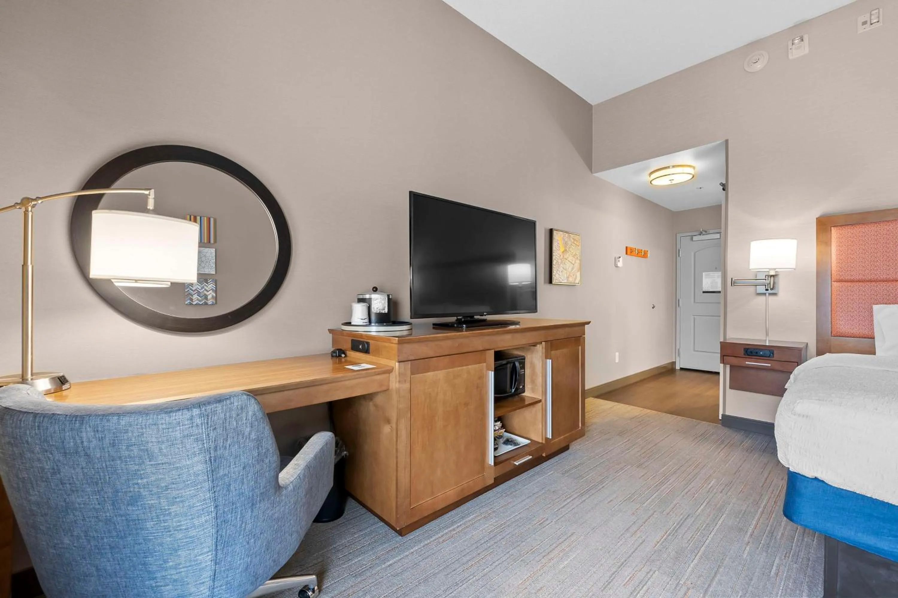 Bedroom, Bed in Hampton Inn Cape Girardeau I-55 East, MO