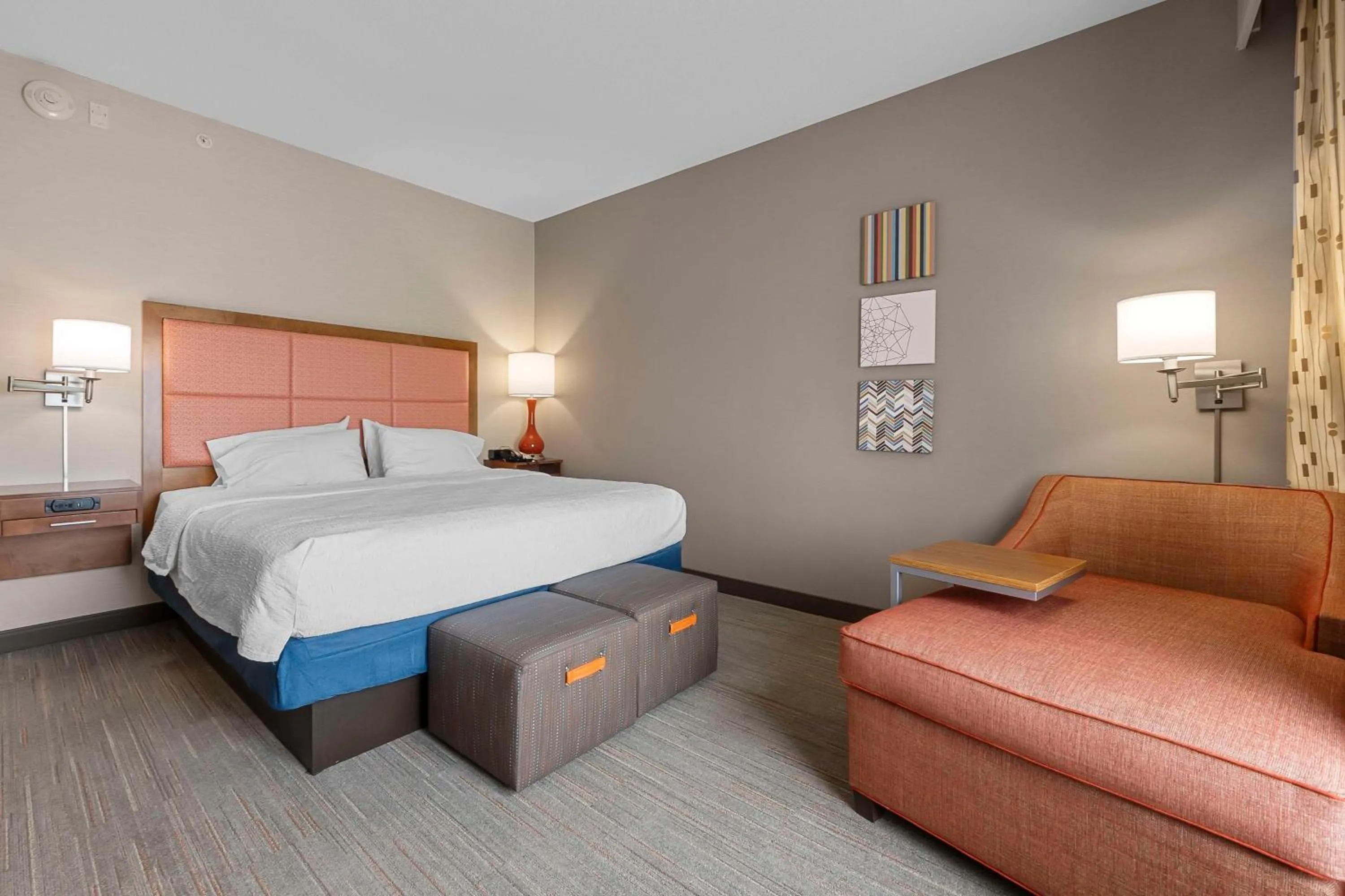 Living room, Bed in Hampton Inn Cape Girardeau I-55 East, MO