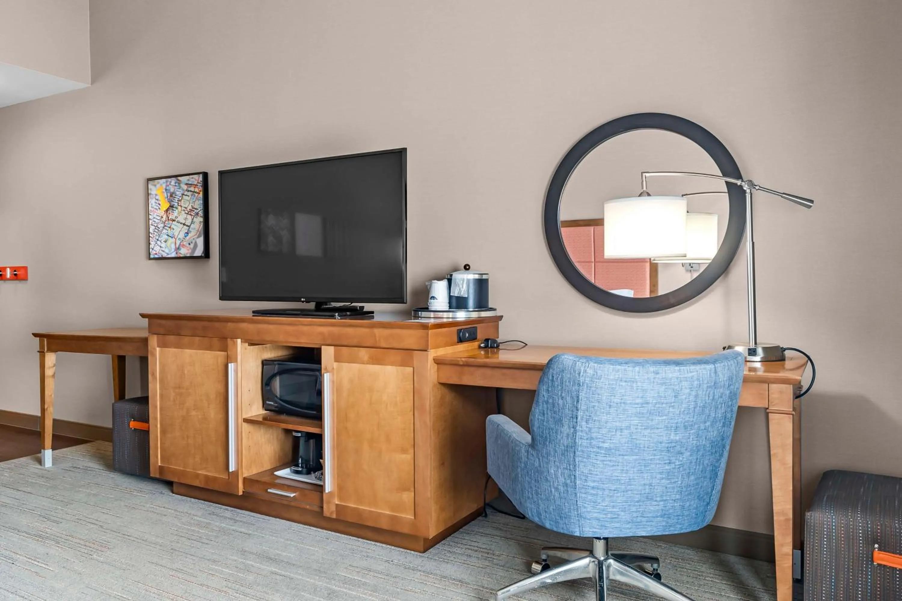 Bedroom in Hampton Inn Cape Girardeau I-55 East, MO
