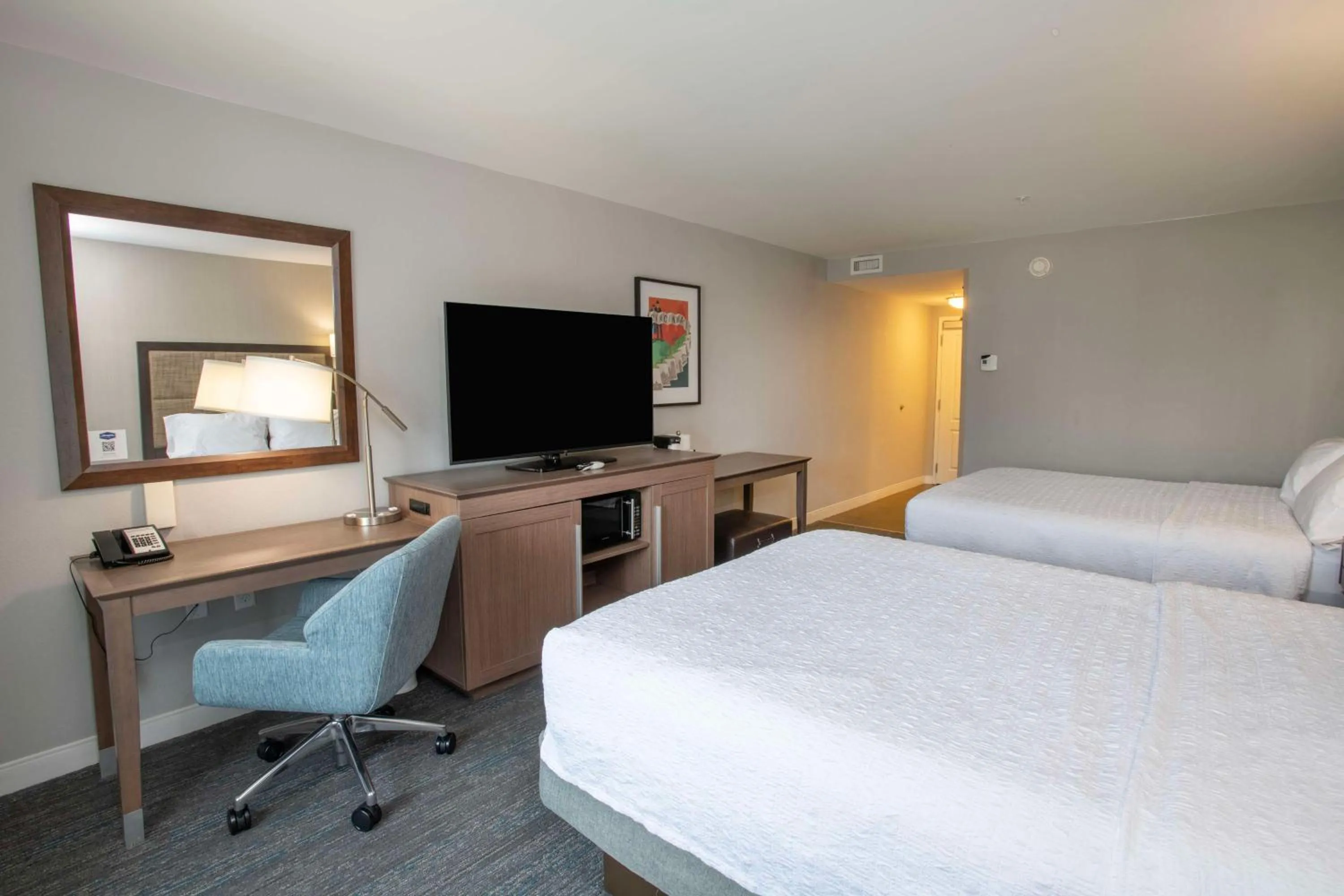 Bedroom, Bed in Hampton Inn & Suites - Cincinnati/Kenwood, OH