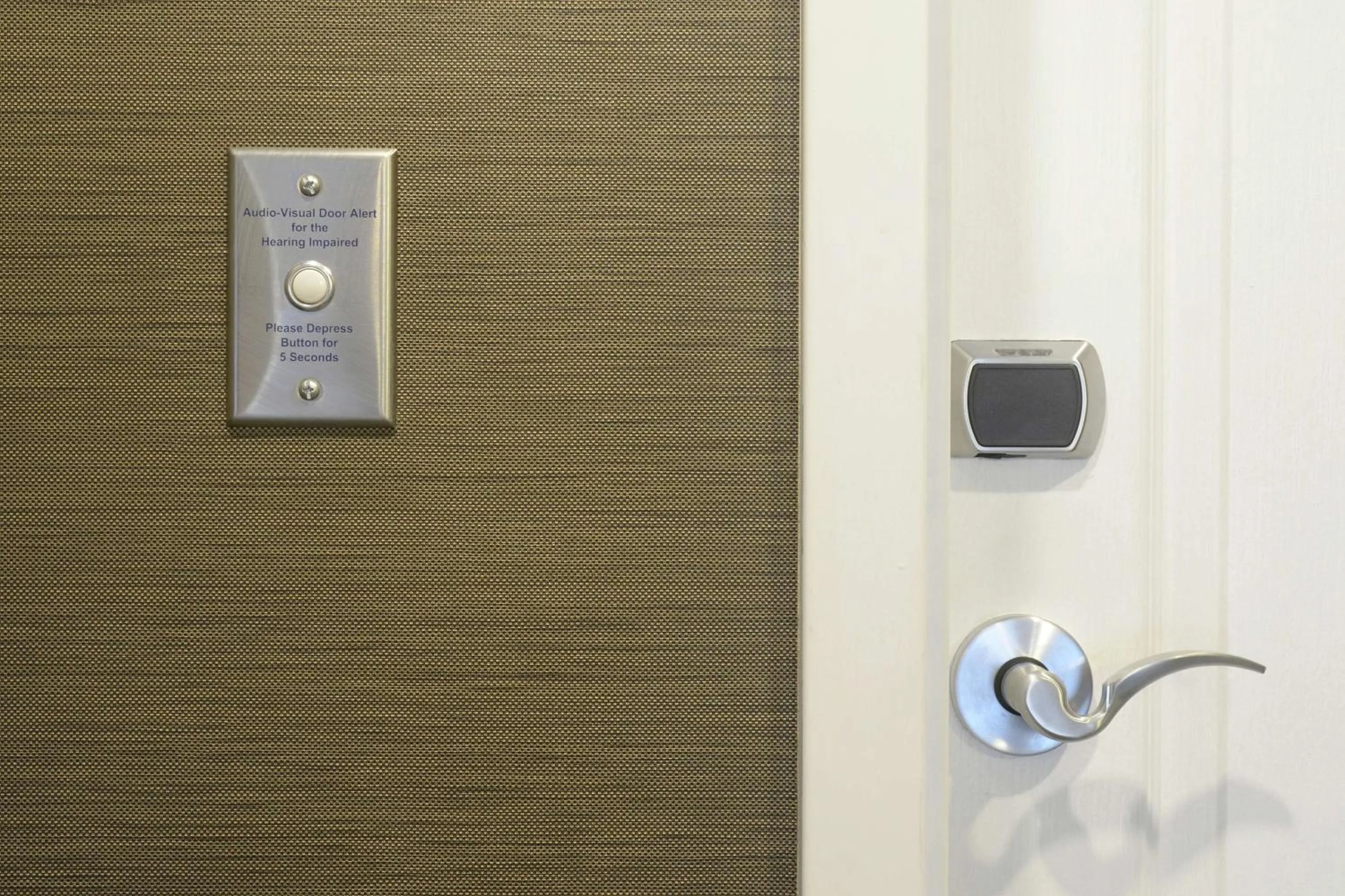 Bedroom in Hampton Inn & Suites - Cincinnati/Kenwood, OH