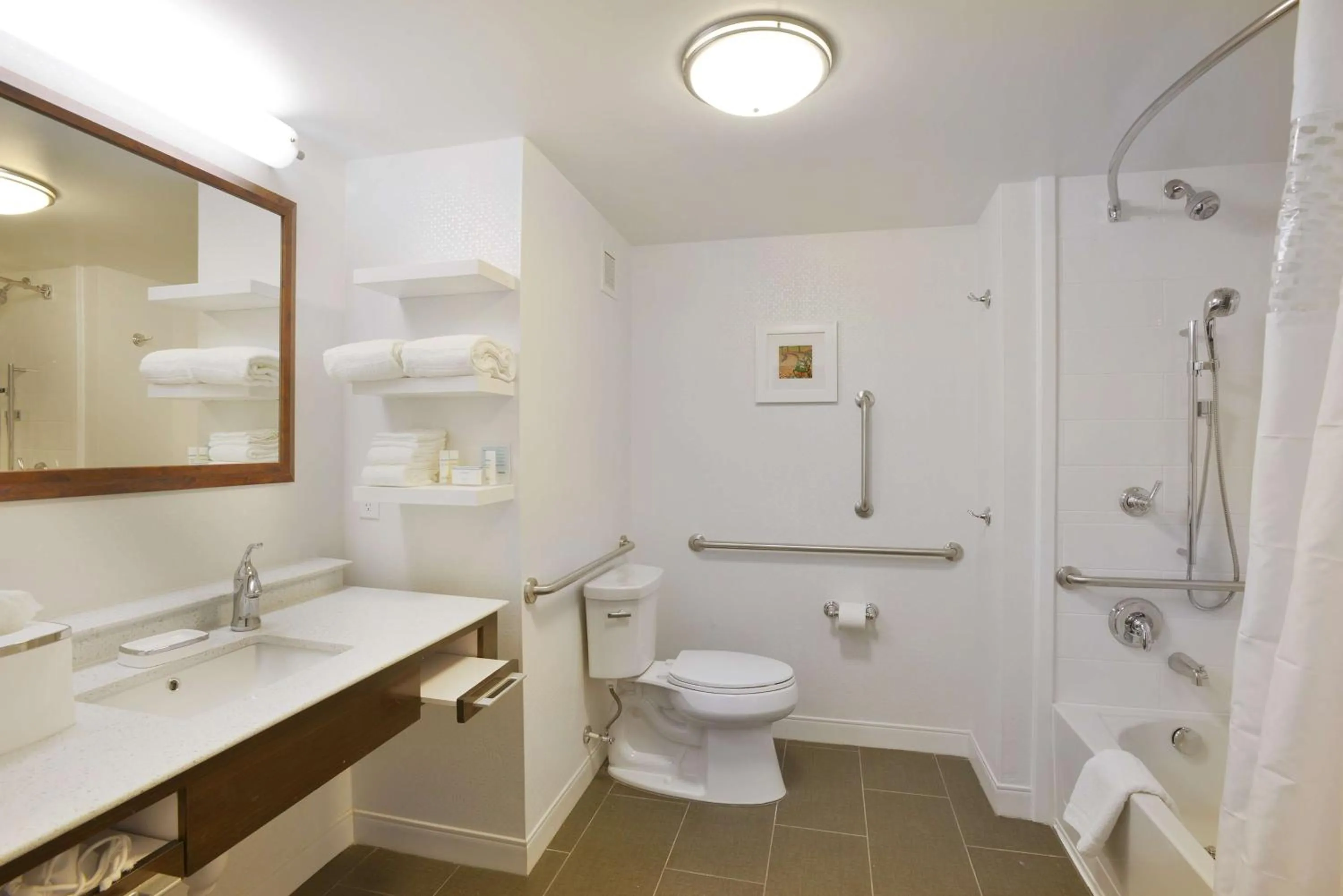 Bathroom in Hampton Inn & Suites - Cincinnati/Kenwood, OH